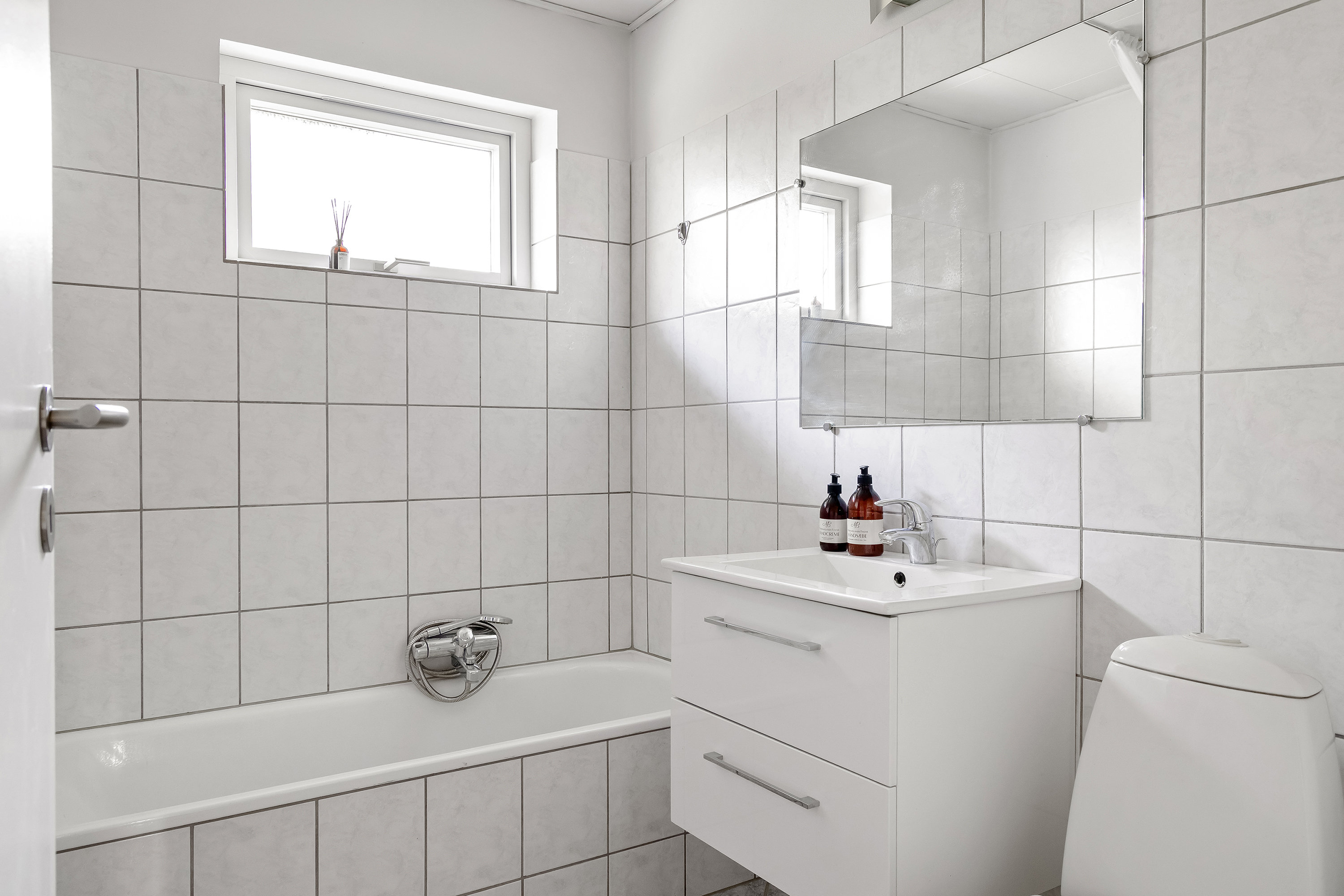 Fremhævet badeværelse billede i fuldskærmstilstand. Billede af Vangeledet 4, 3400 Hillerød