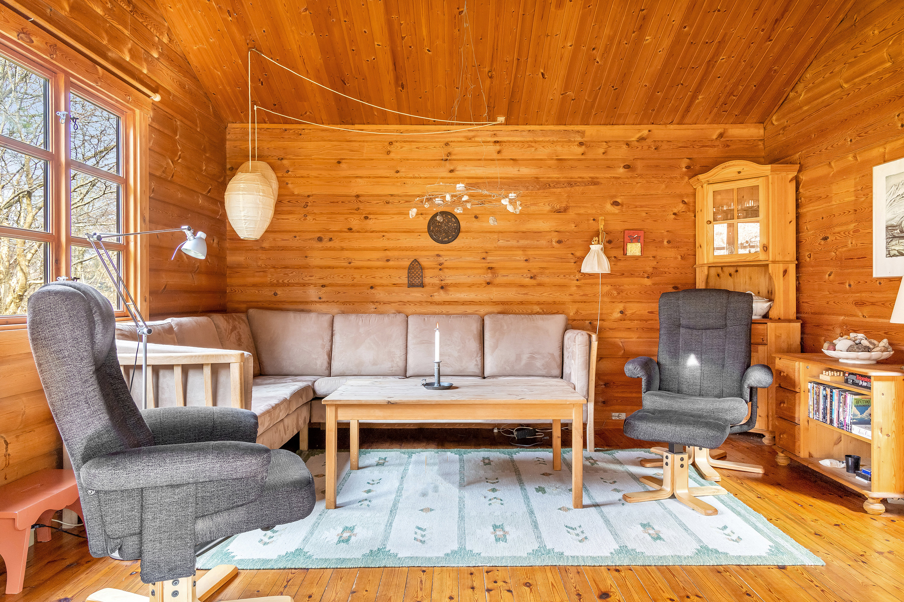 Fremhævet stue billede i fuldskærmstilstand. Billede af Egernvej 26, 3210 Vejby