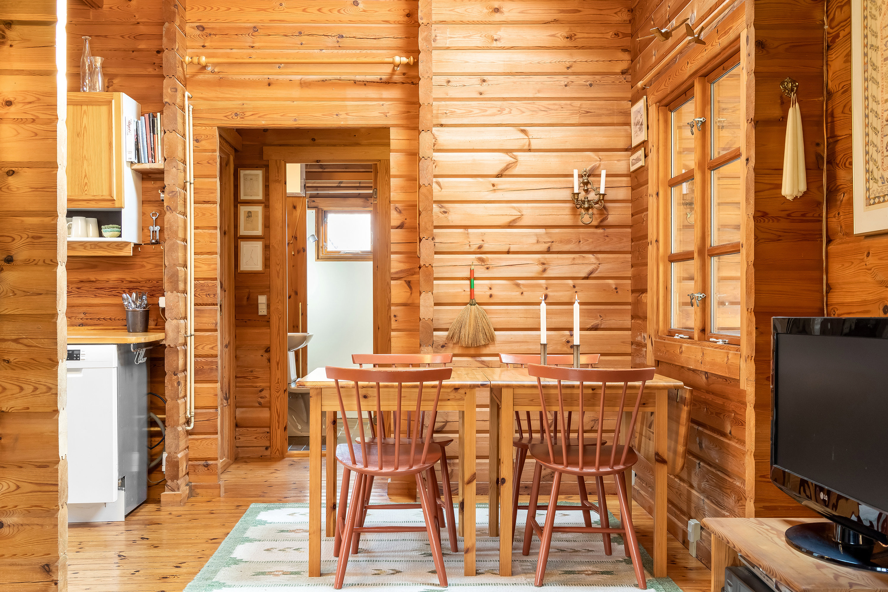 Fremhævet køkken alrum billede i fuldskærmstilstand. Billede af Egernvej 26, 3210 Vejby