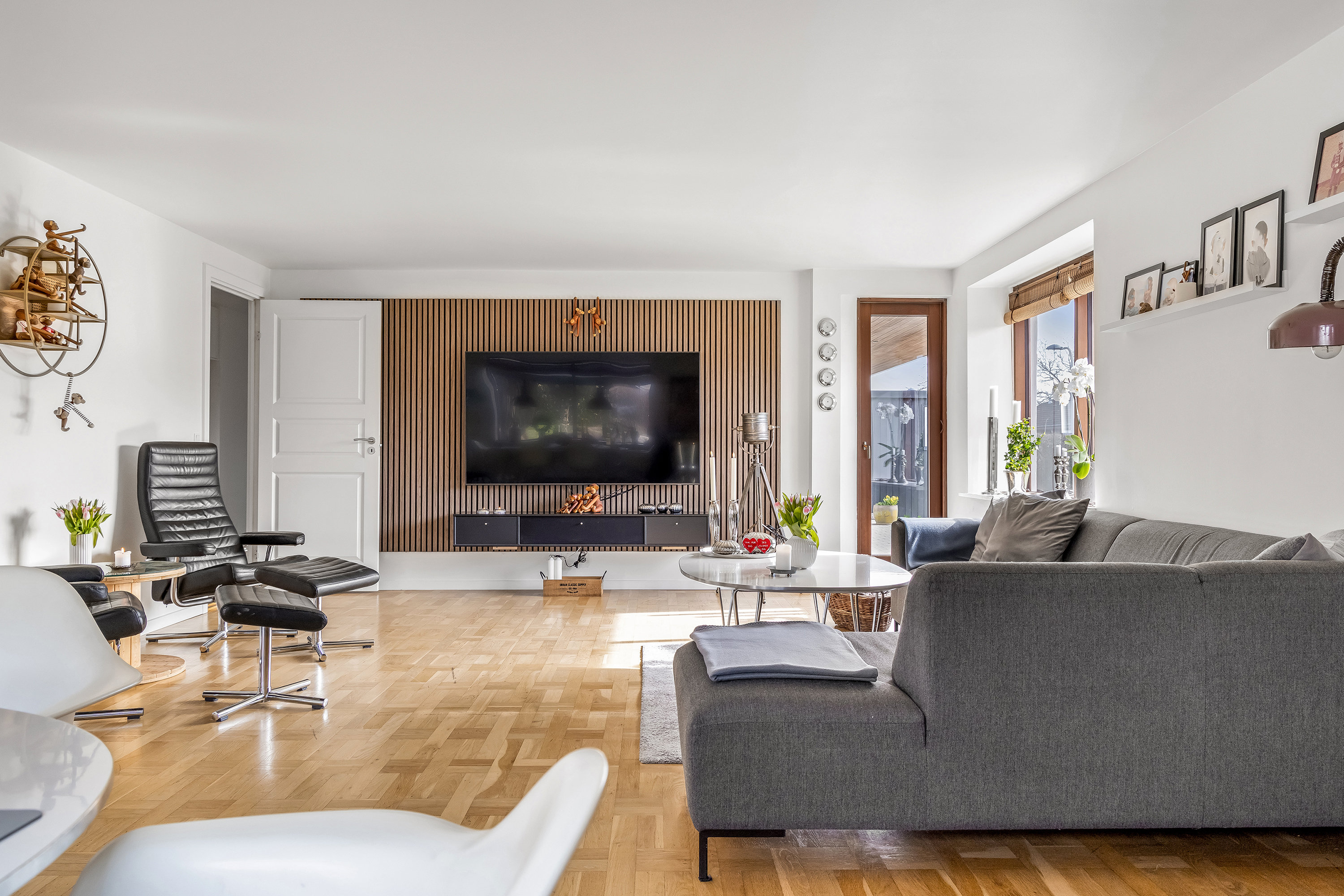 Fremhævet stue billede i fuldskærmstilstand. Billede af Arent Hansens Vej 24, Smidstrup, 3250 Gilleleje