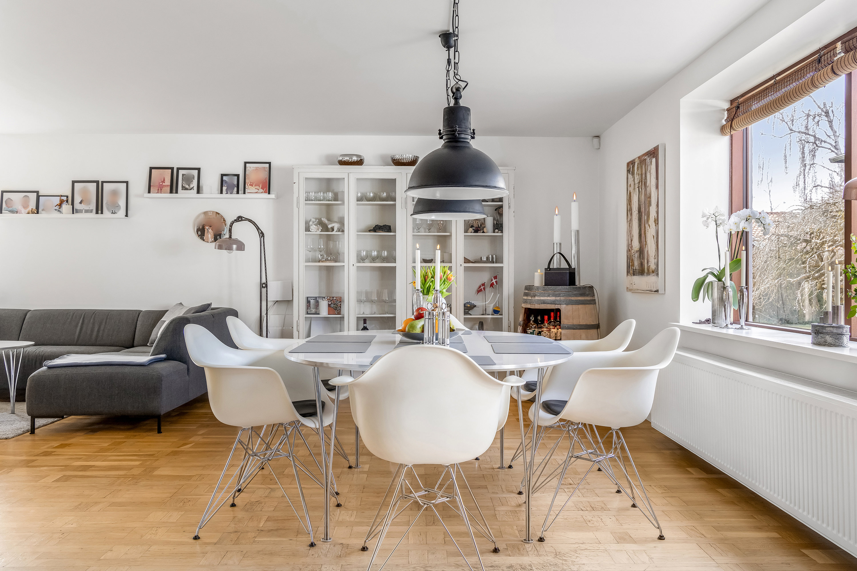 Fremhævet stue billede i fuldskærmstilstand. Billede af Arent Hansens Vej 24, Smidstrup, 3250 Gilleleje