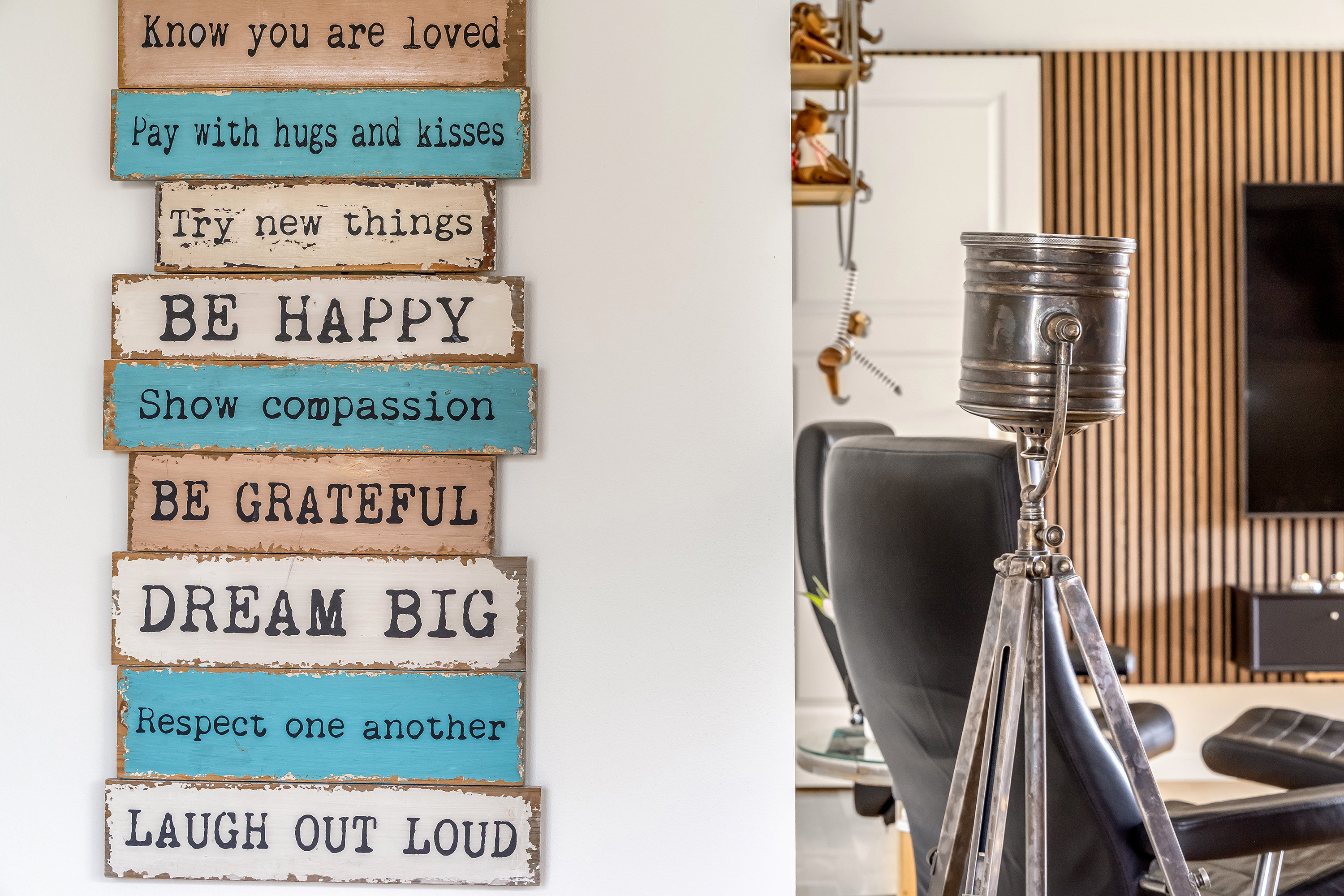 Fremhævet stue billede i fuldskærmstilstand. Billede af Arent Hansens Vej 24, Smidstrup, 3250 Gilleleje