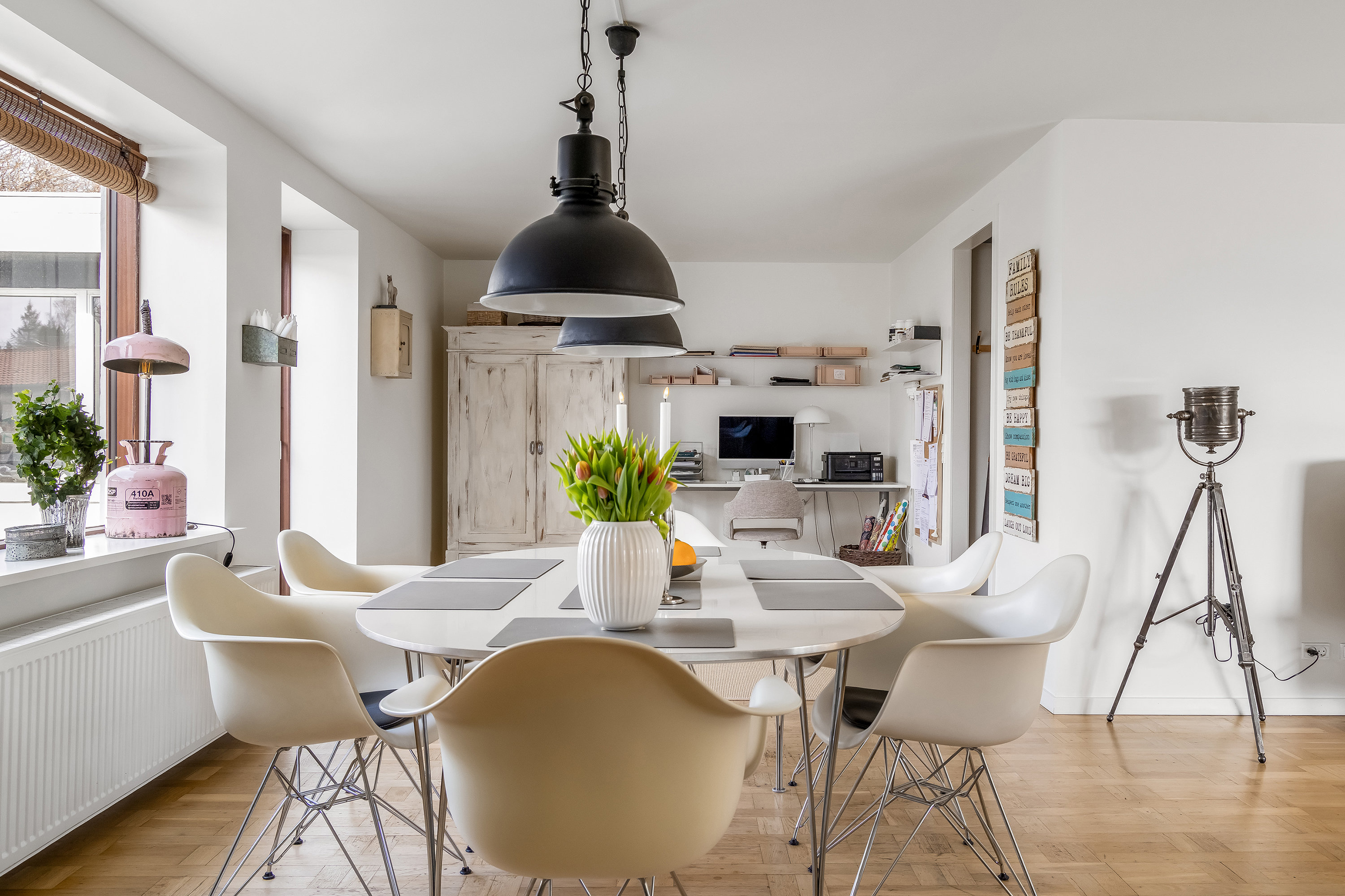 Fremhævet stue billede i fuldskærmstilstand. Billede af Arent Hansens Vej 24, Smidstrup, 3250 Gilleleje