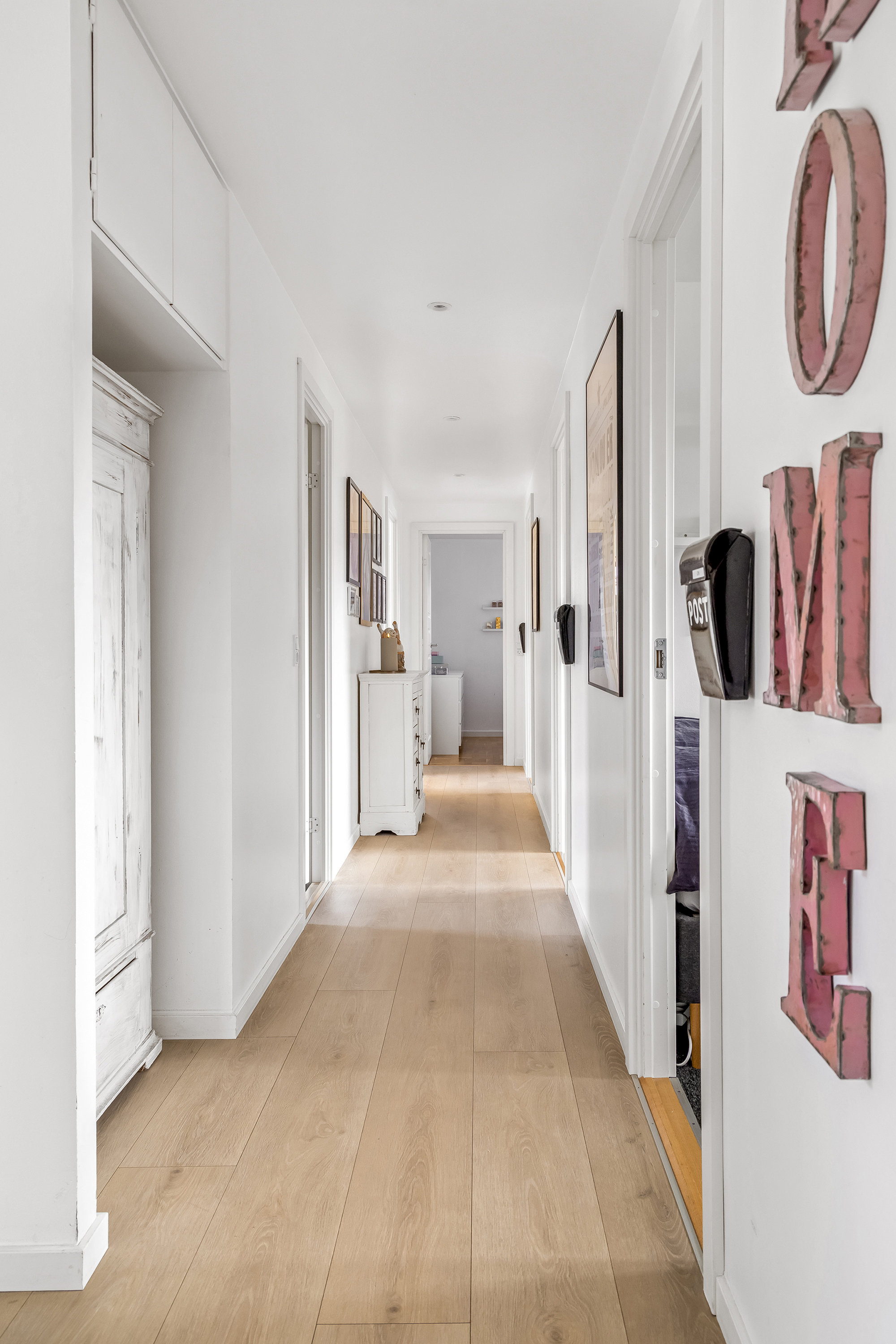 Fremhævet gang billede i fuldskærmstilstand. Billede af Arent Hansens Vej 24, Smidstrup, 3250 Gilleleje