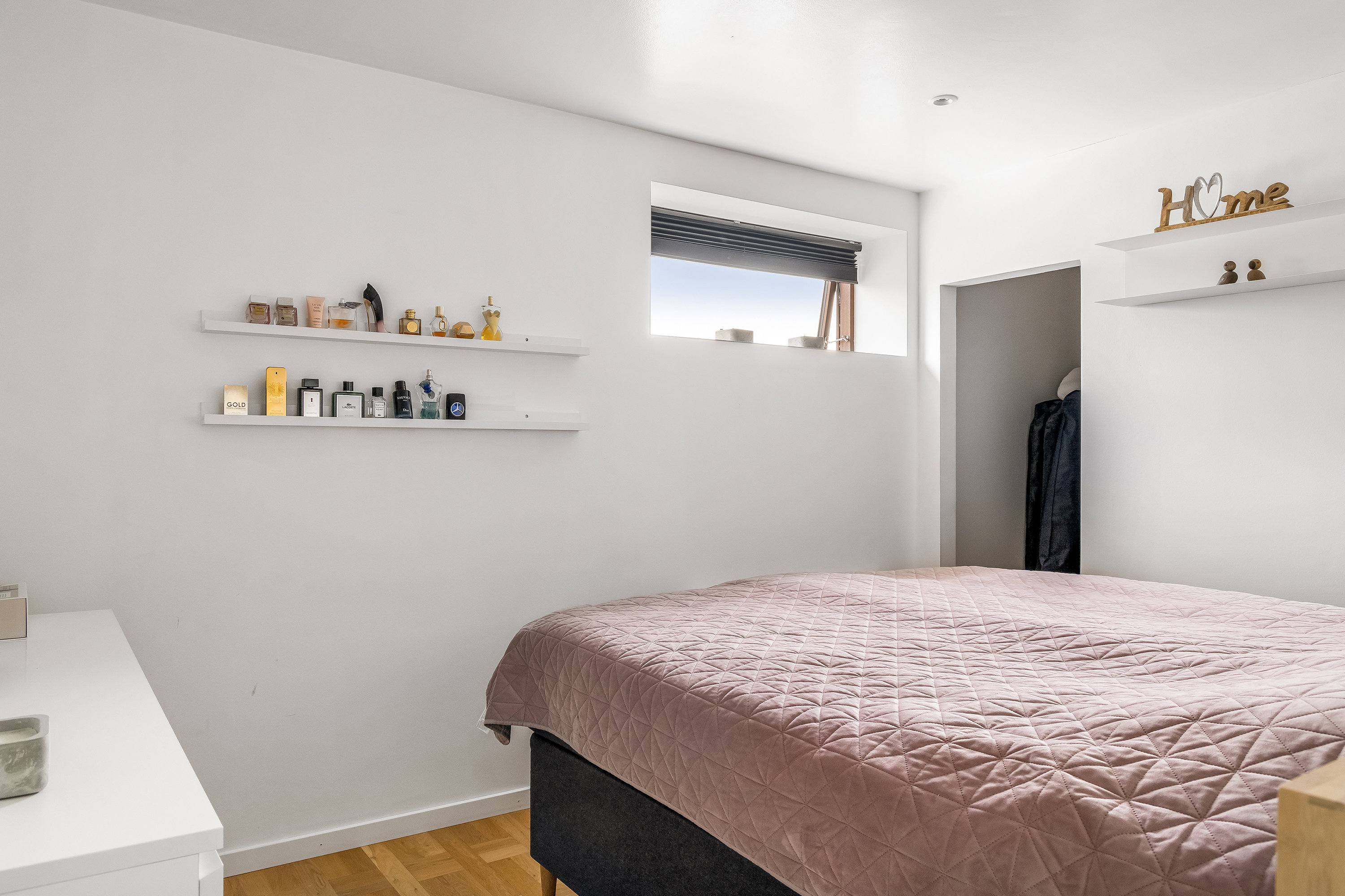 Fremhævet soveværelse billede i fuldskærmstilstand. Billede af Arent Hansens Vej 24, Smidstrup, 3250 Gilleleje