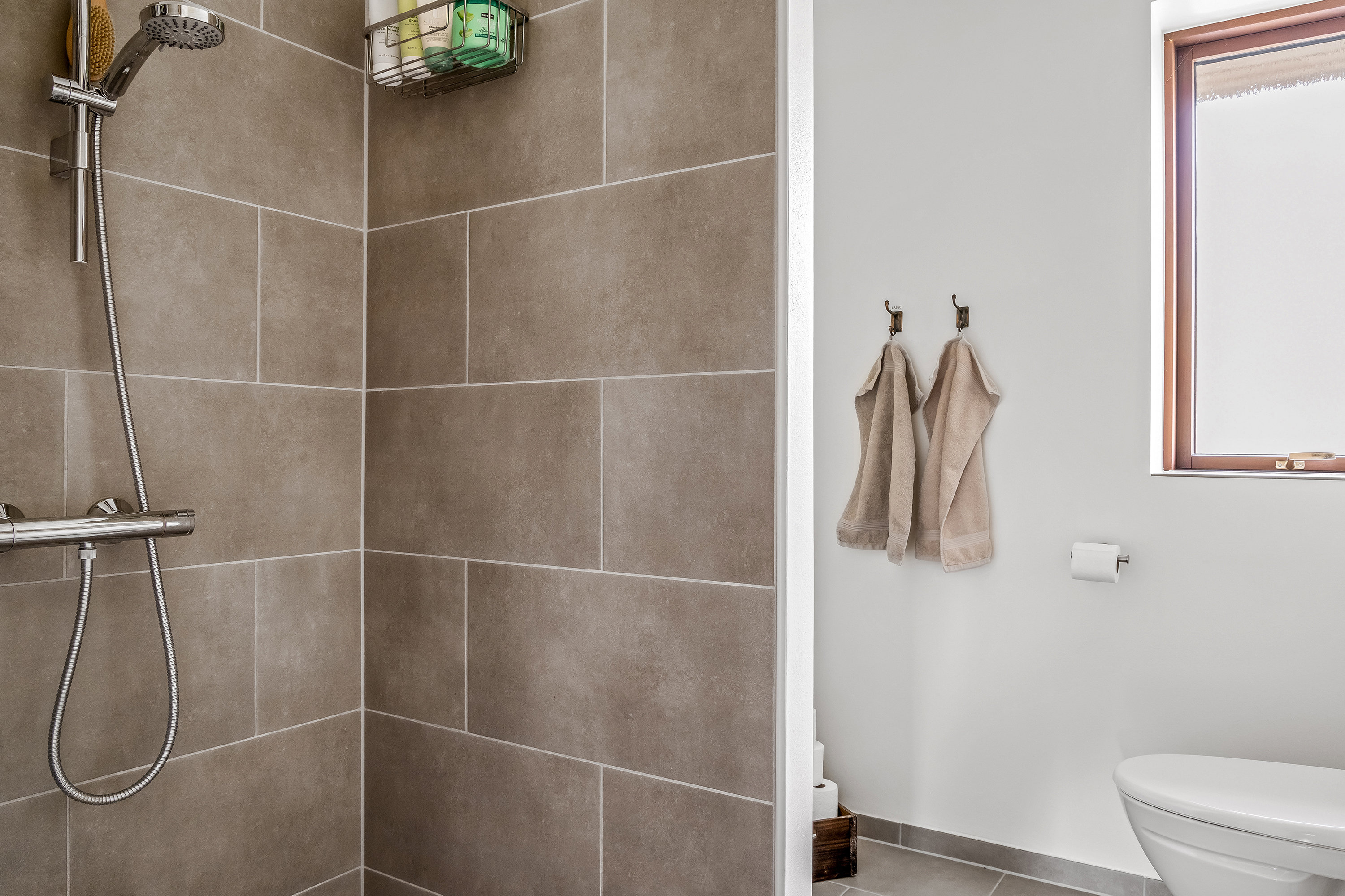 Fremhævet badeværelse billede i fuldskærmstilstand. Billede af Arent Hansens Vej 24, Smidstrup, 3250 Gilleleje