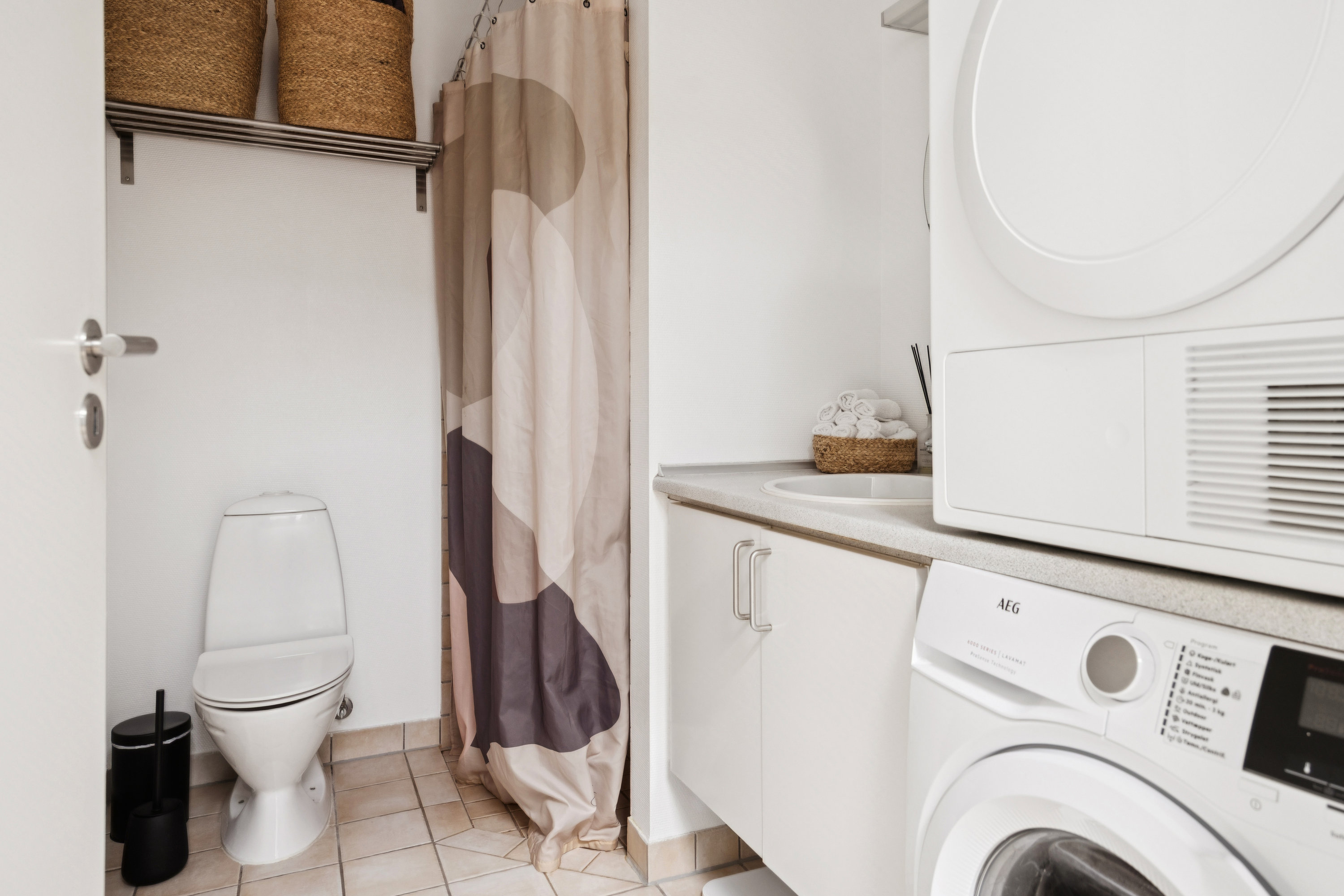 Fremhævet badeværelse billede i fuldskærmstilstand. Billede af Vodskovvej 27C, 9310 Vodskov