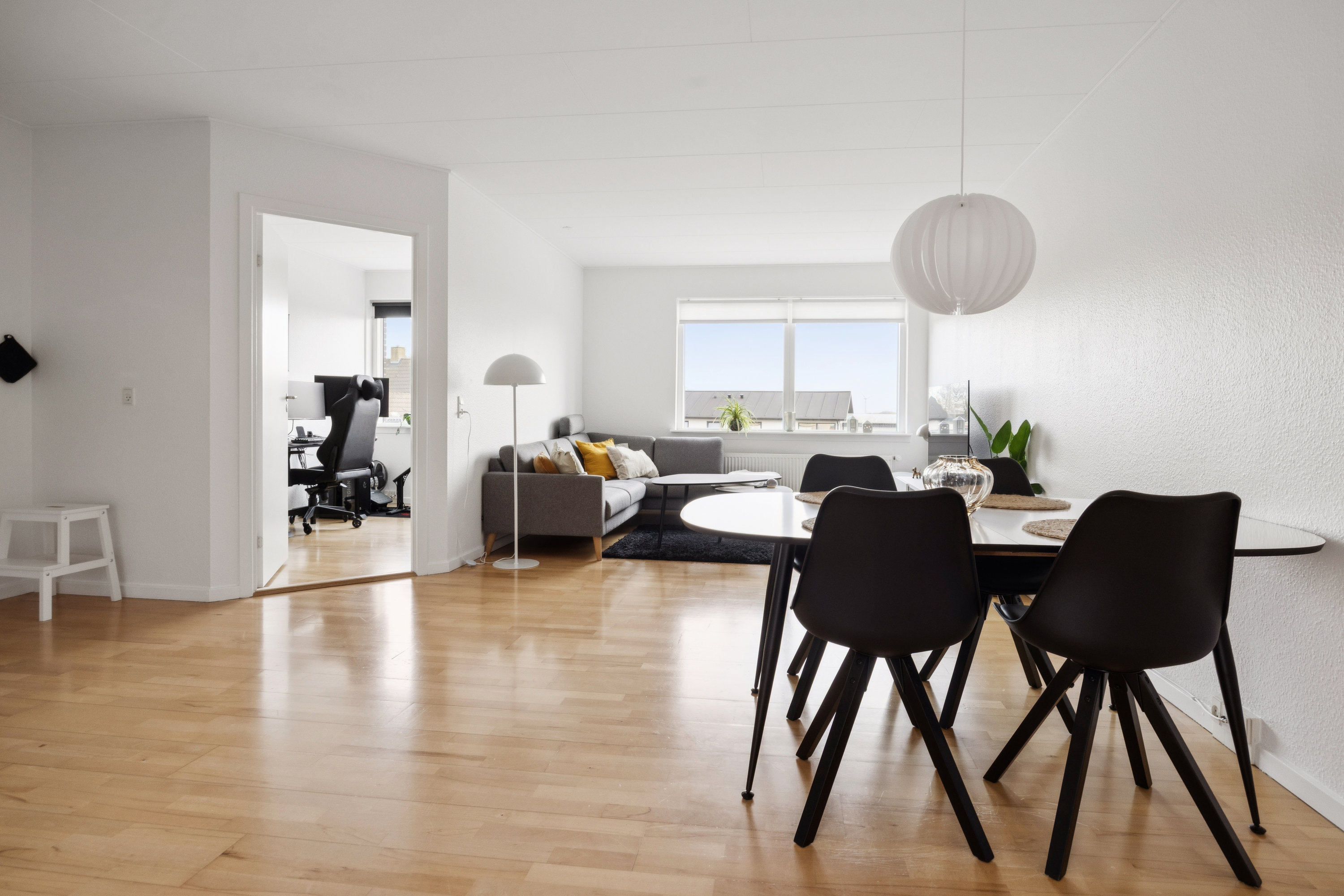 Fremhævet stue billede i fuldskærmstilstand. Billede af Vodskovvej 27C, 9310 Vodskov