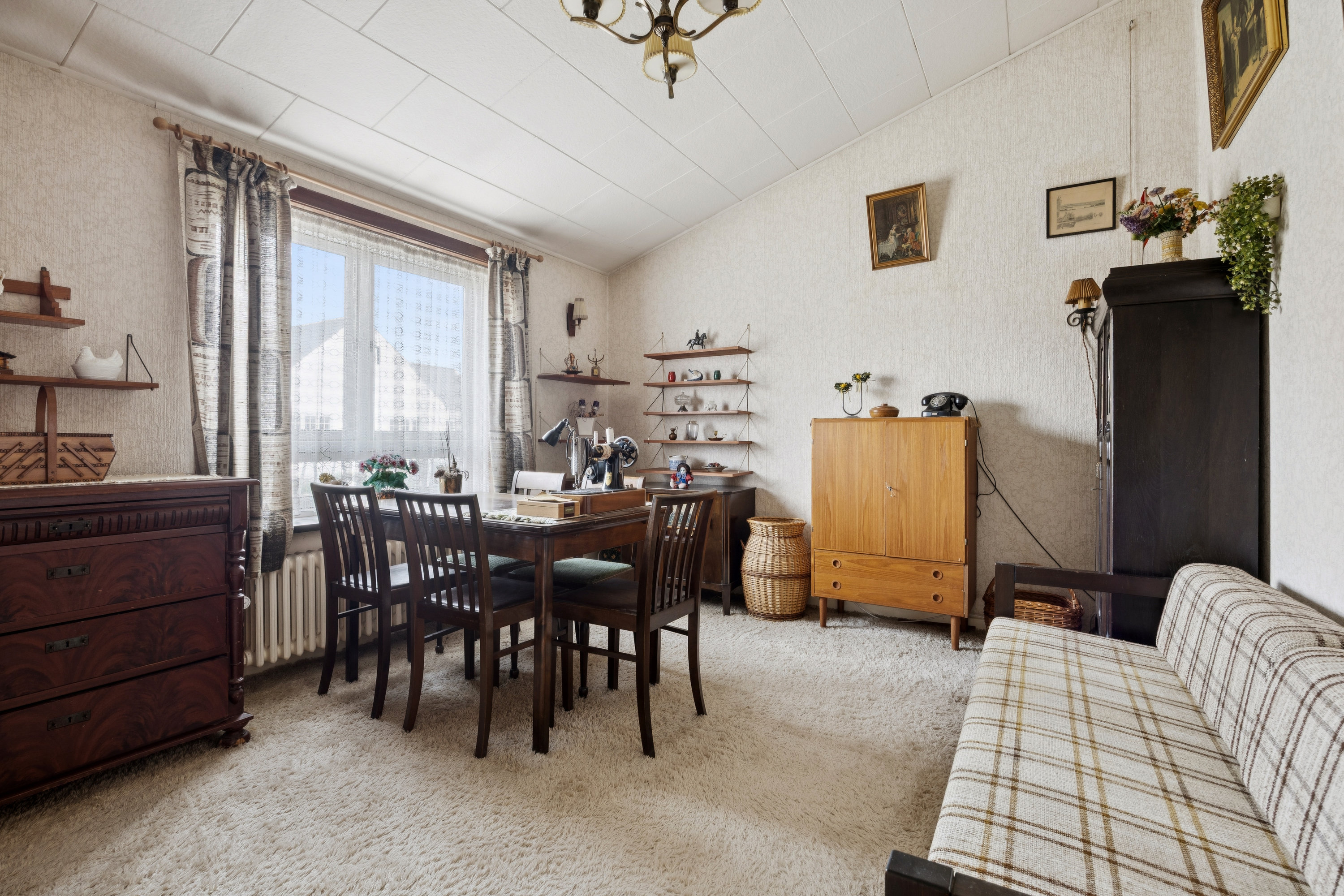 Fremhævet stue billede i fuldskærmstilstand. Billede af Elmevænget 7, 4600 Køge