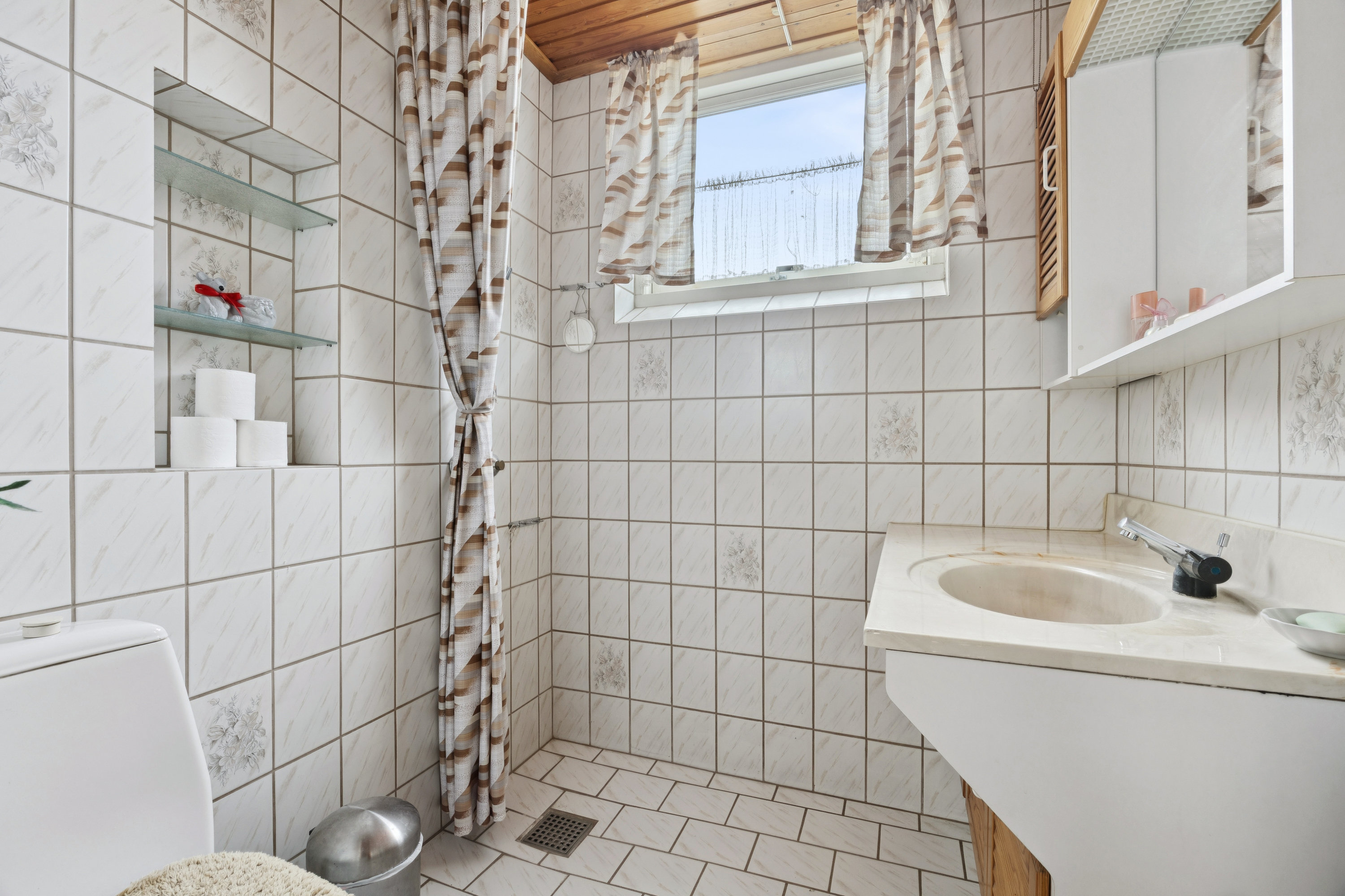 Fremhævet badeværelse billede i fuldskærmstilstand. Billede af Elmevænget 7, 4600 Køge