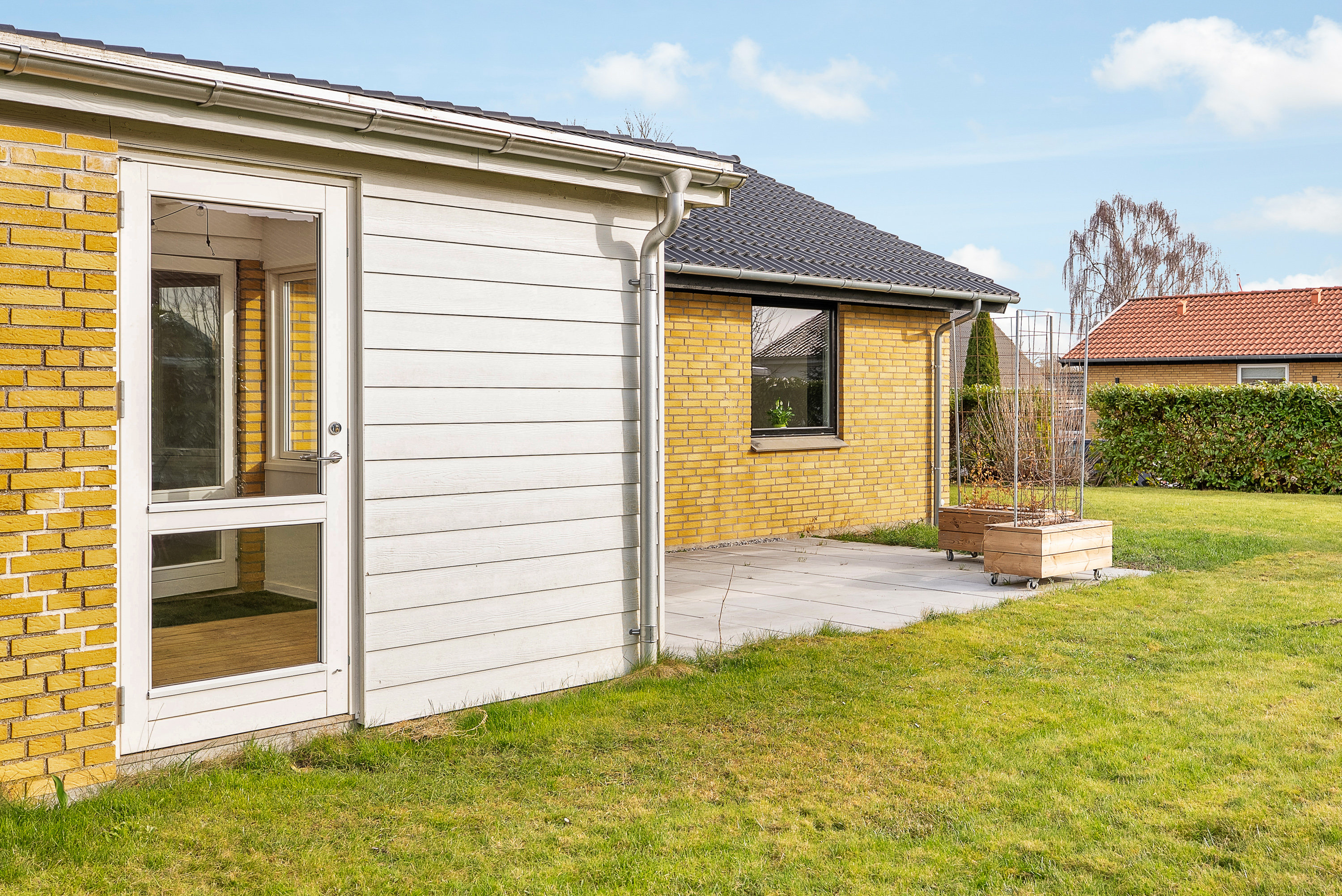 Fremhævet facade billede i fuldskærmstilstand. Billede af Anneksvænget 3, Næsbyhoved-Broby, 5270 Odense N