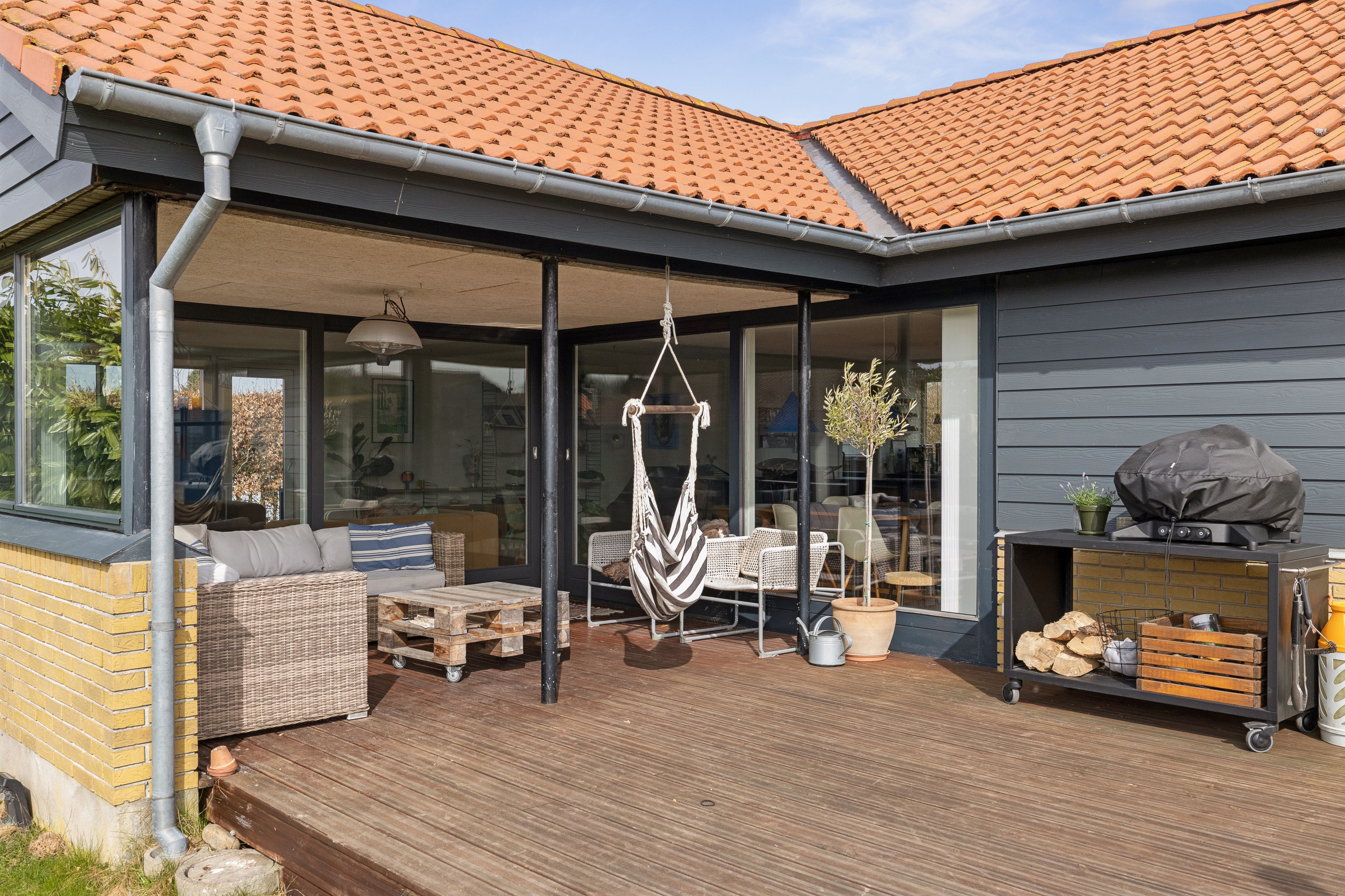 Fremhævet terrasse billede i fuldskærmstilstand. Billede af Poppelvej 6, 8660 Skanderborg