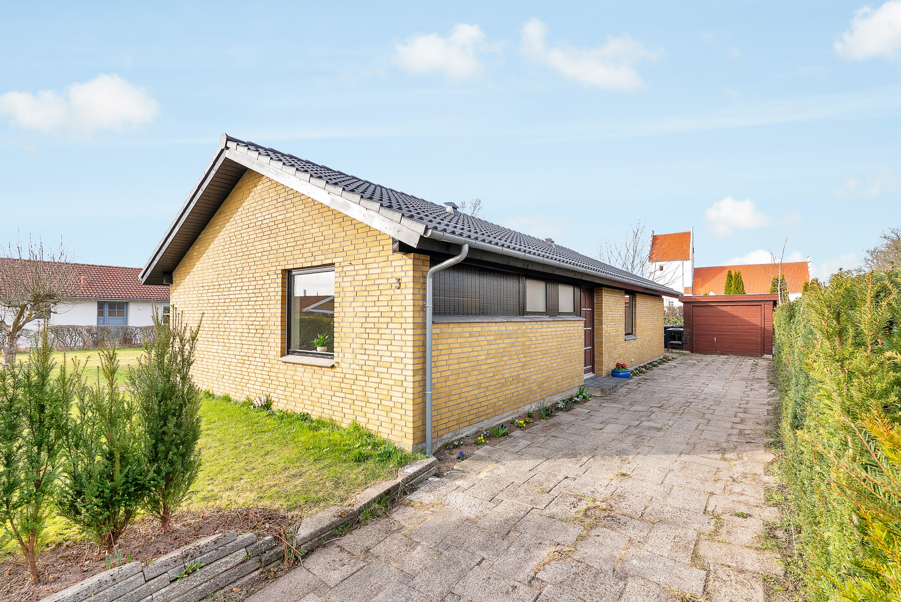 Fremhævet facade billede i fuldskærmstilstand. Billede af Anneksvænget 3, Næsbyhoved-Broby, 5270 Odense N