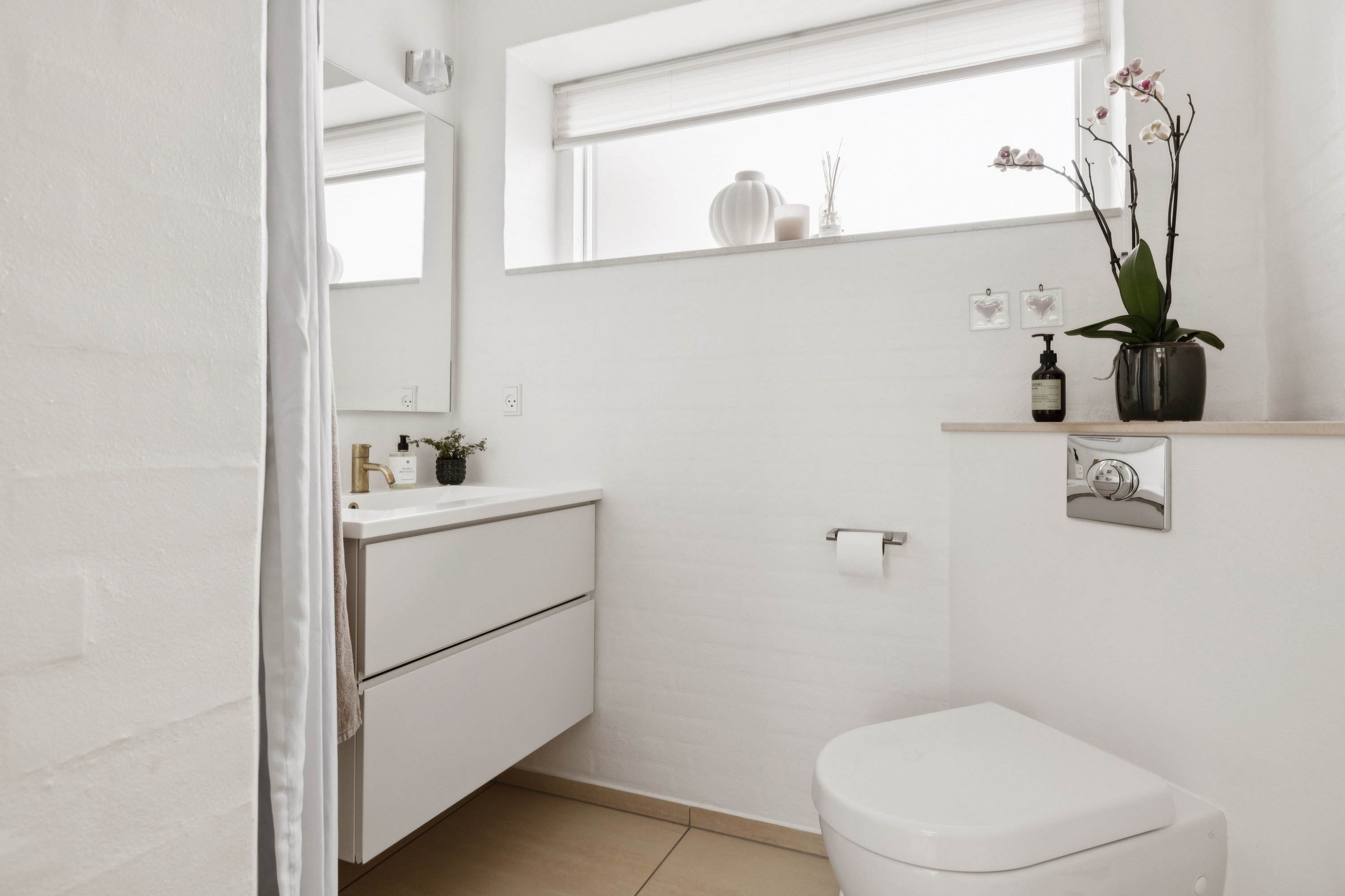 Fremhævet badeværelse billede i fuldskærmstilstand. Billede af Tronkærlund 40, 8541 Skødstrup