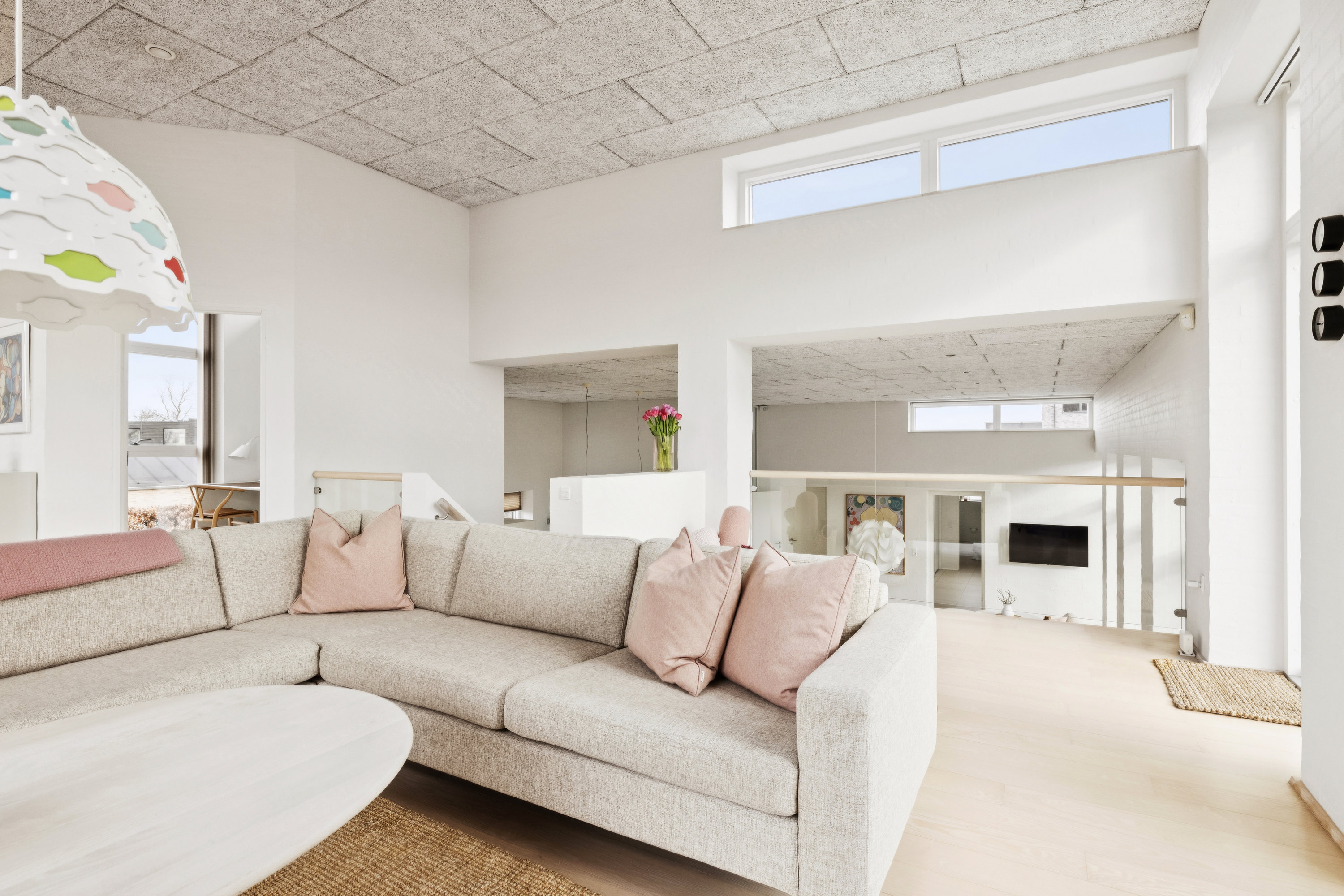 Fremhævet stue billede i fuldskærmstilstand. Billede af Tronkærlund 40, 8541 Skødstrup