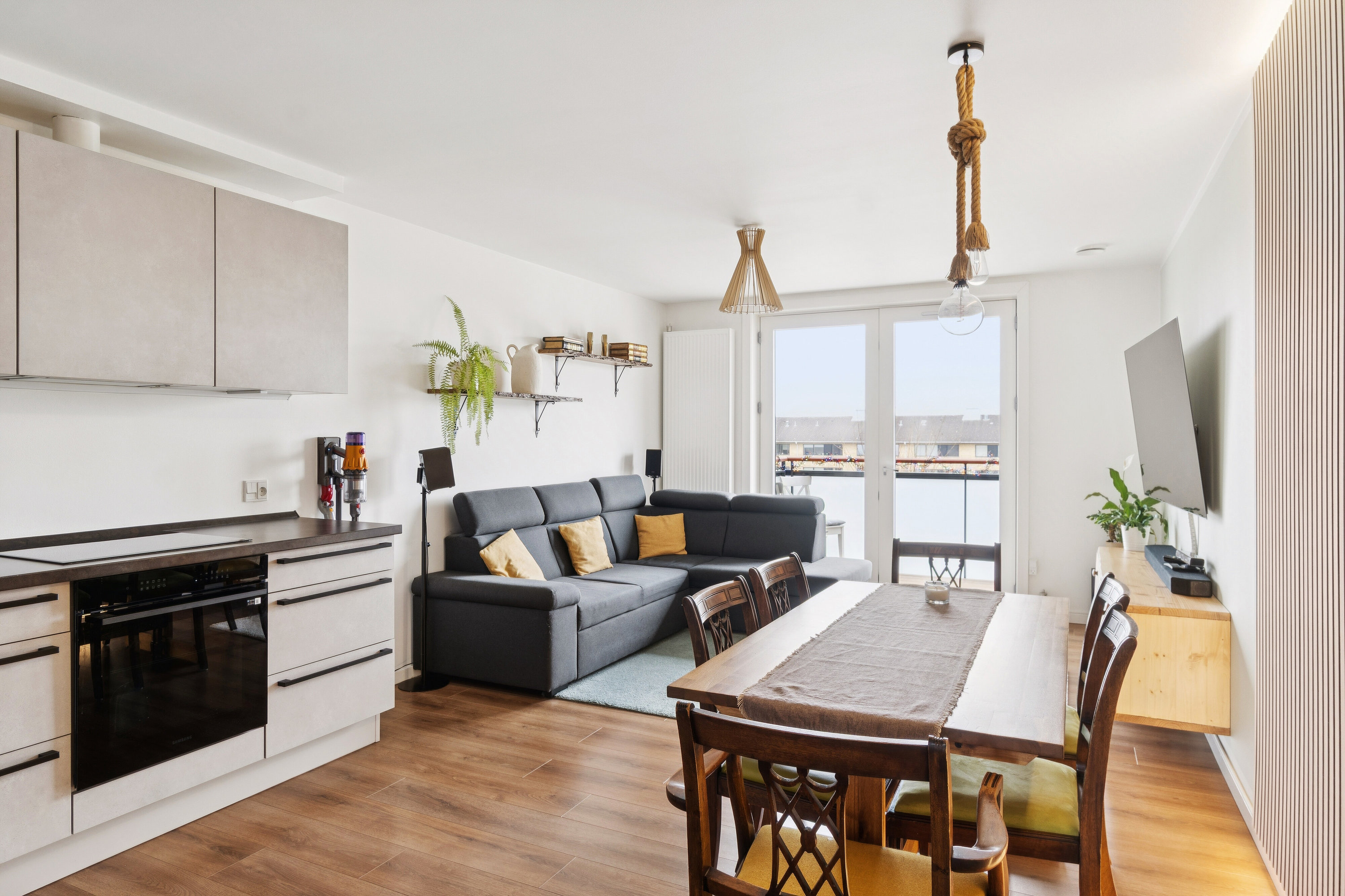 Fremhævet spisestue billede i fuldskærmstilstand. Billede af Brøndbyvestervej 68A, 2. 1., 2605 Brøndby