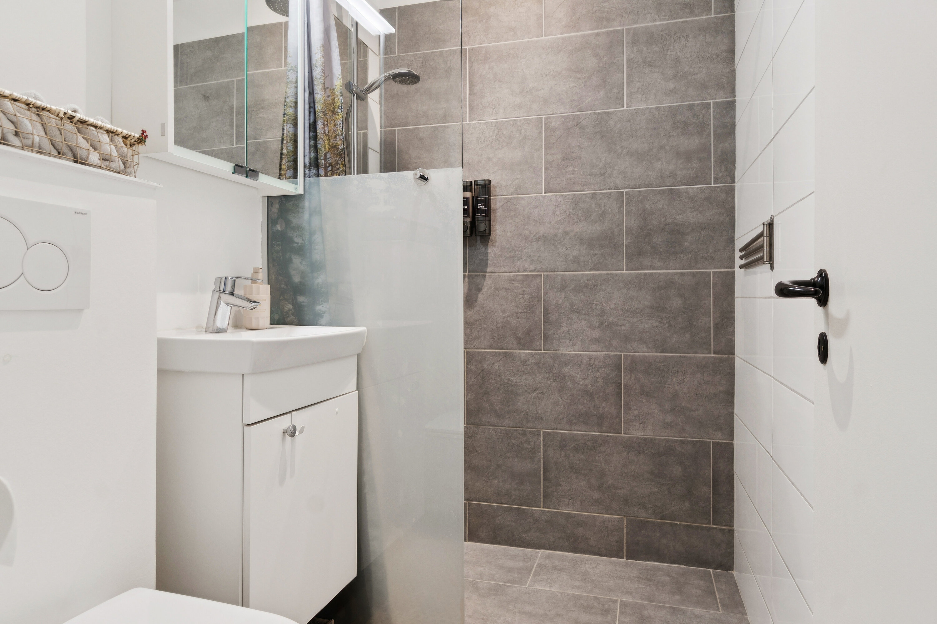 Fremhævet badeværelse billede i fuldskærmstilstand. Billede af Brøndbyvestervej 68A, 2. 1., 2605 Brøndby