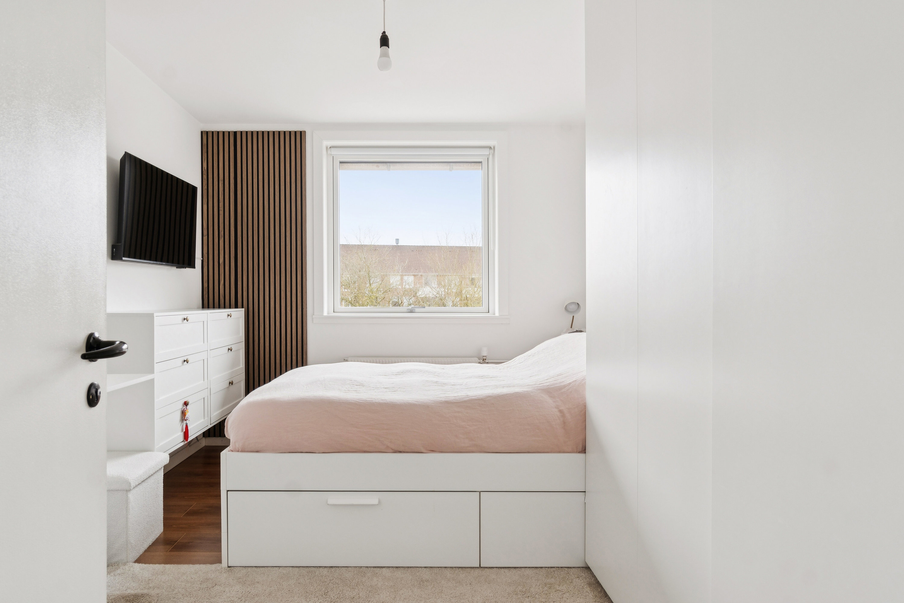 Fremhævet soveværelse billede i fuldskærmstilstand. Billede af Brøndbyvestervej 68A, 2. 1., 2605 Brøndby