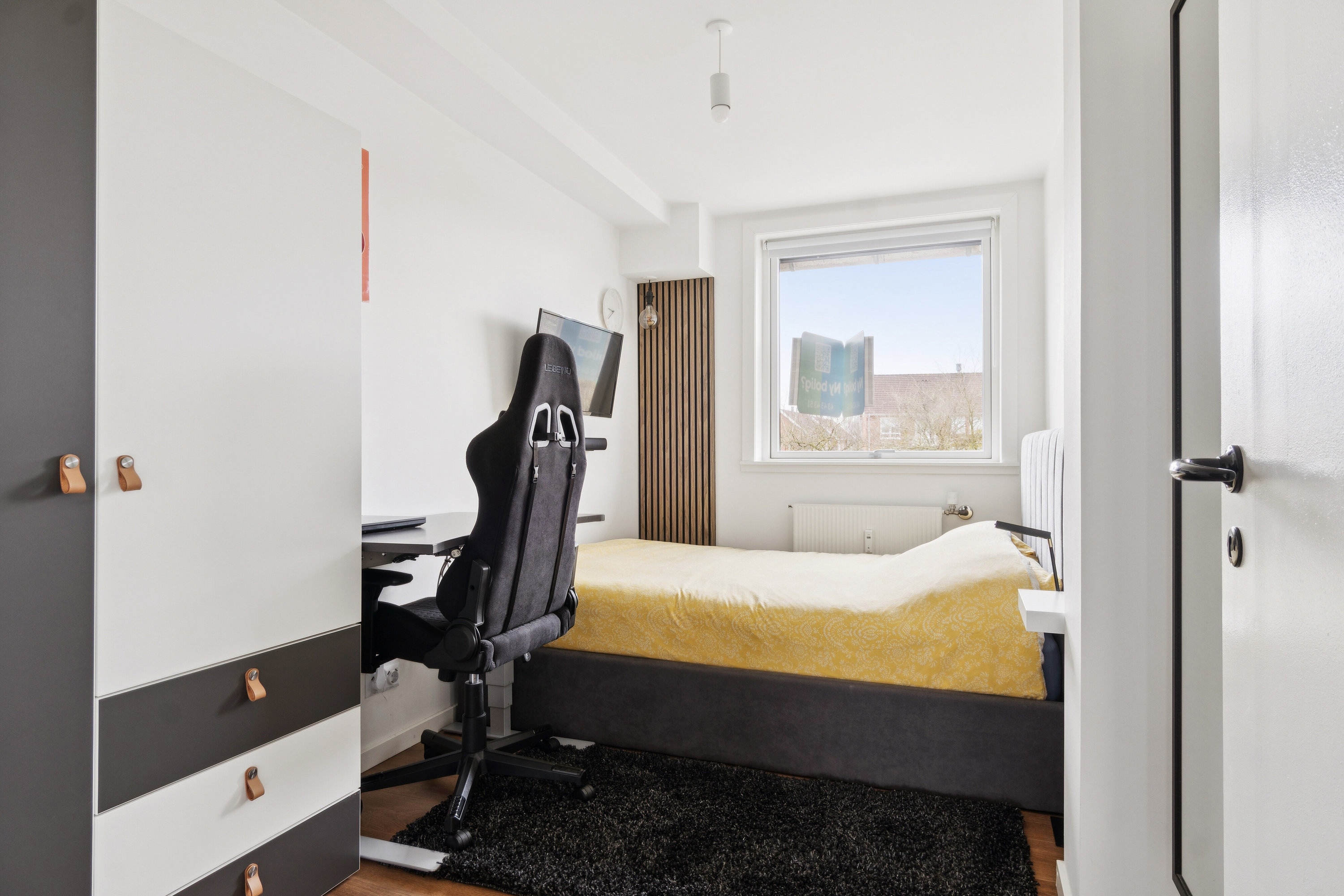 Fremhævet soveværelse billede i fuldskærmstilstand. Billede af Brøndbyvestervej 68A, 2. 1., 2605 Brøndby