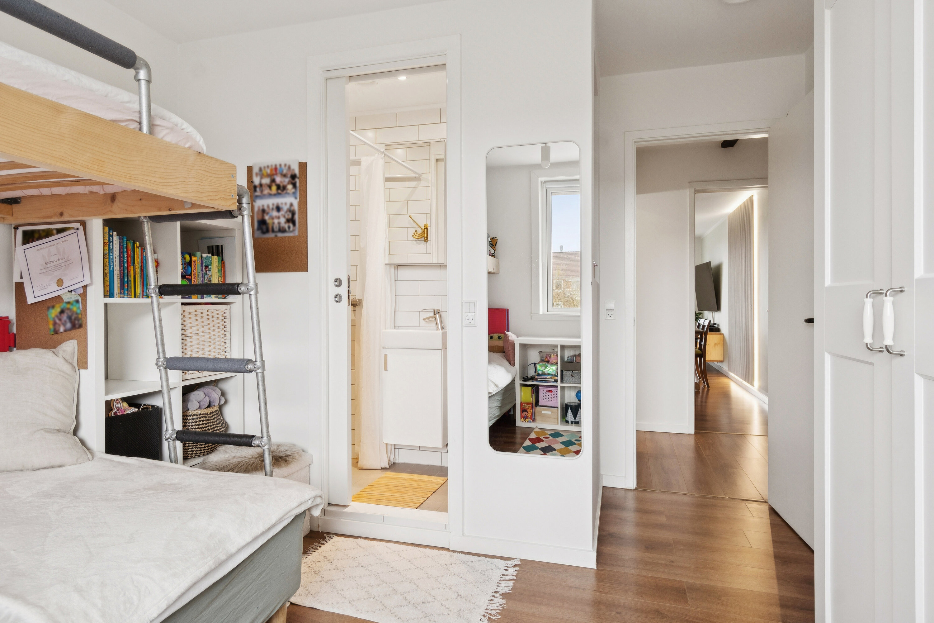 Fremhævet arbejdsværelse billede i fuldskærmstilstand. Billede af Brøndbyvestervej 68A, 2. 1., 2605 Brøndby