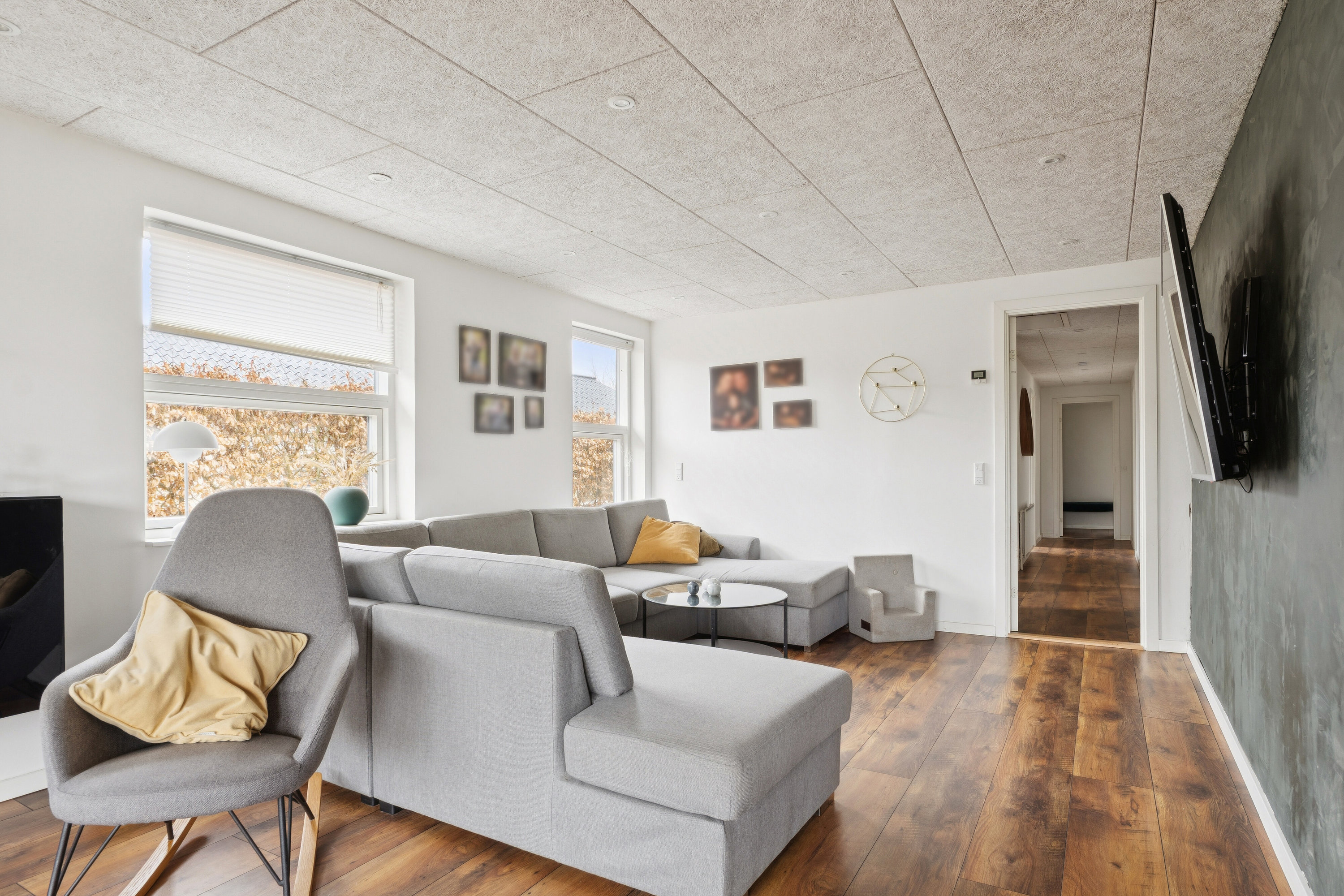 Fremhævet stue billede i fuldskærmstilstand. Billede af Dalsgaardsvej 17, 8620 Kjellerup