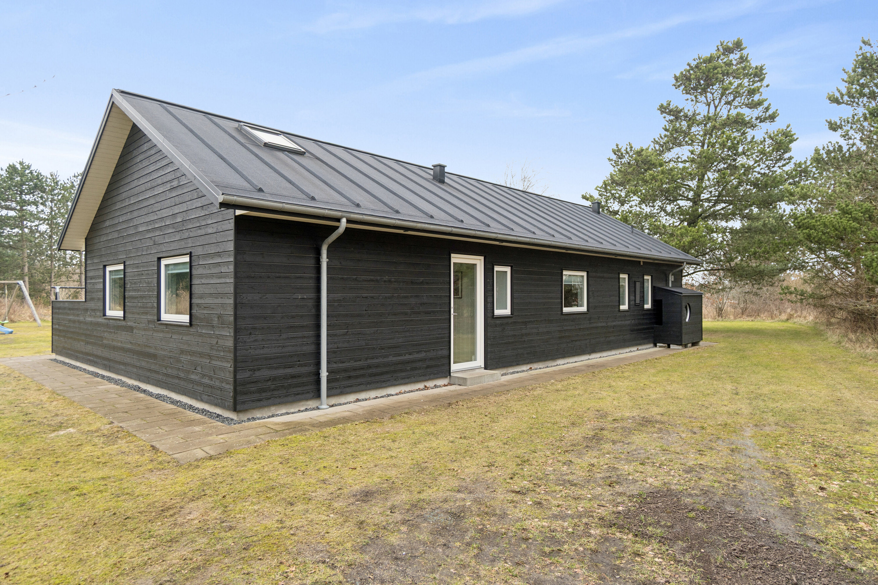 Fremhævet set fra vejen billede i fuldskærmstilstand. Billede af Østervej 27, Tversted, 9881 Bindslev