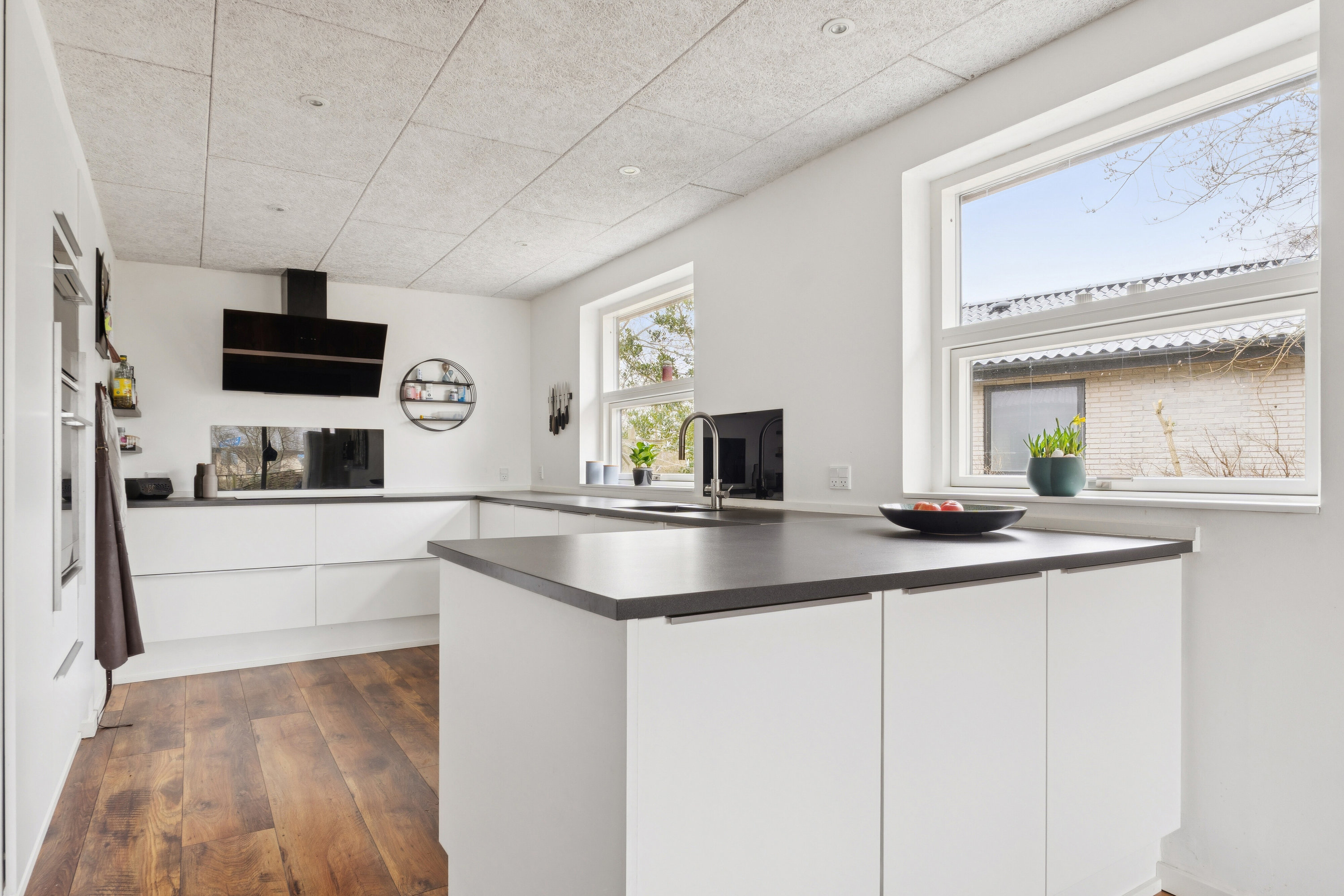 Fremhævet køkken billede i fuldskærmstilstand. Billede af Dalsgaardsvej 17, 8620 Kjellerup