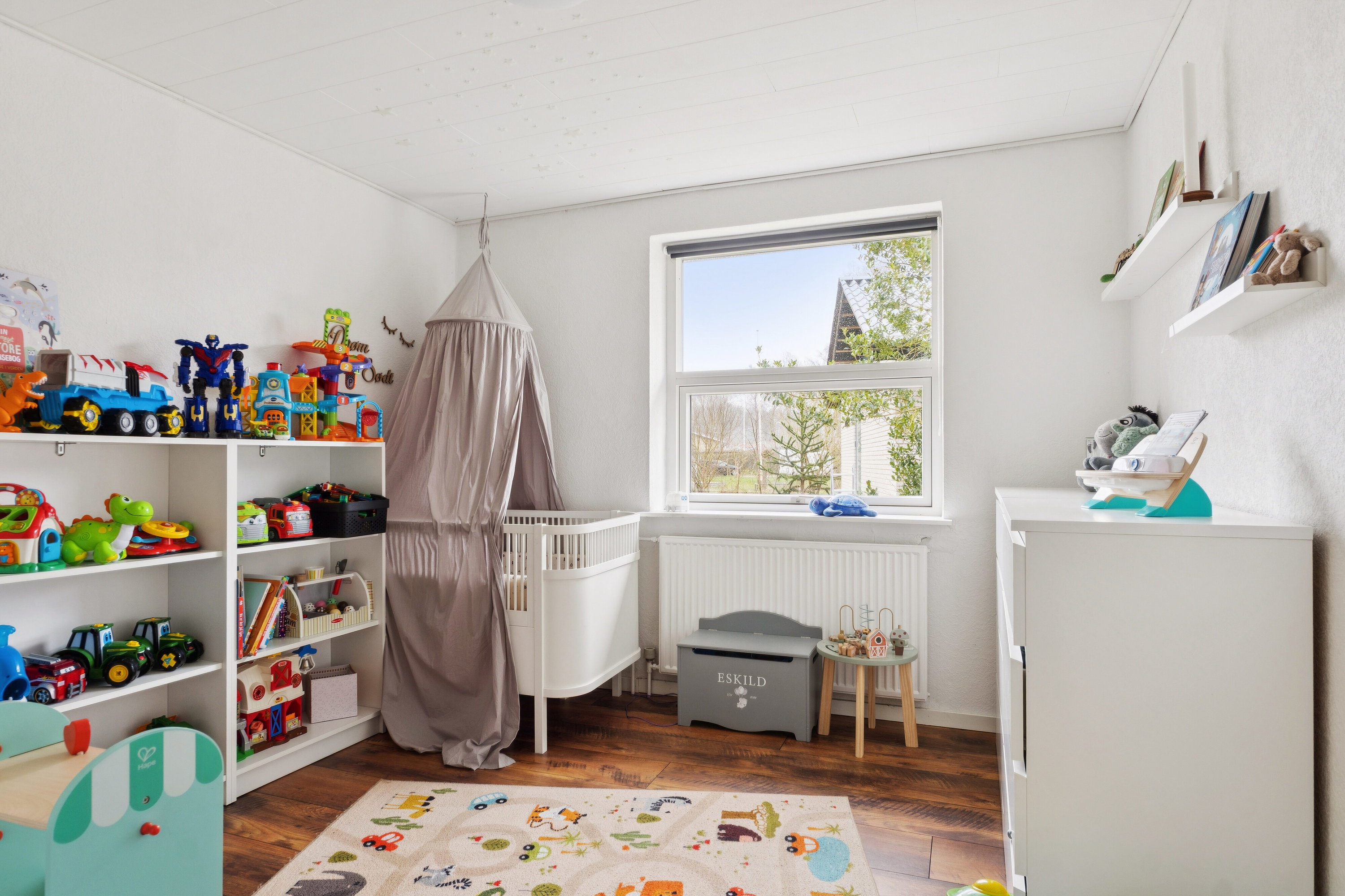 Fremhævet børneværelse billede i fuldskærmstilstand. Billede af Dalsgaardsvej 17, 8620 Kjellerup