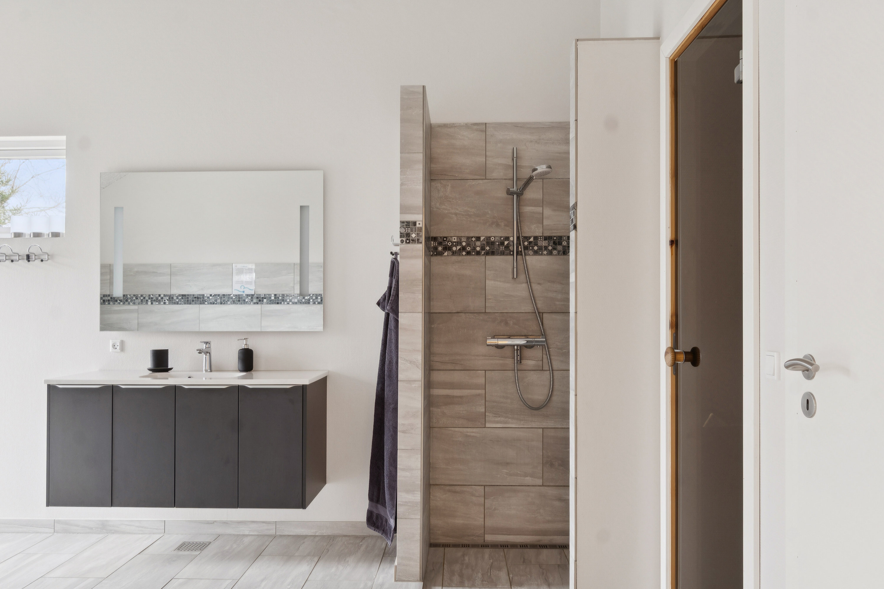 Fremhævet badeværelse billede i fuldskærmstilstand. Billede af Østervej 27, Tversted, 9881 Bindslev