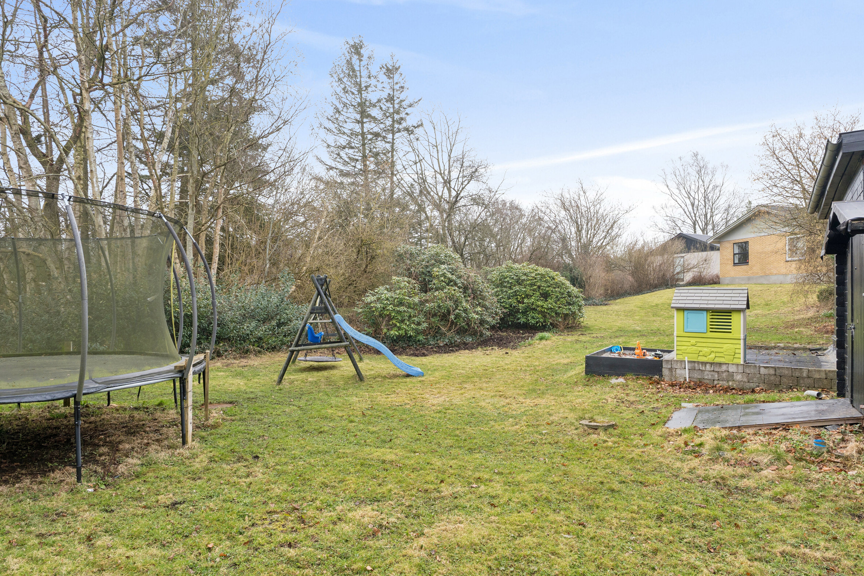 Fremhævet udendørs billede i fuldskærmstilstand. Billede af Dalsgaardsvej 17, 8620 Kjellerup