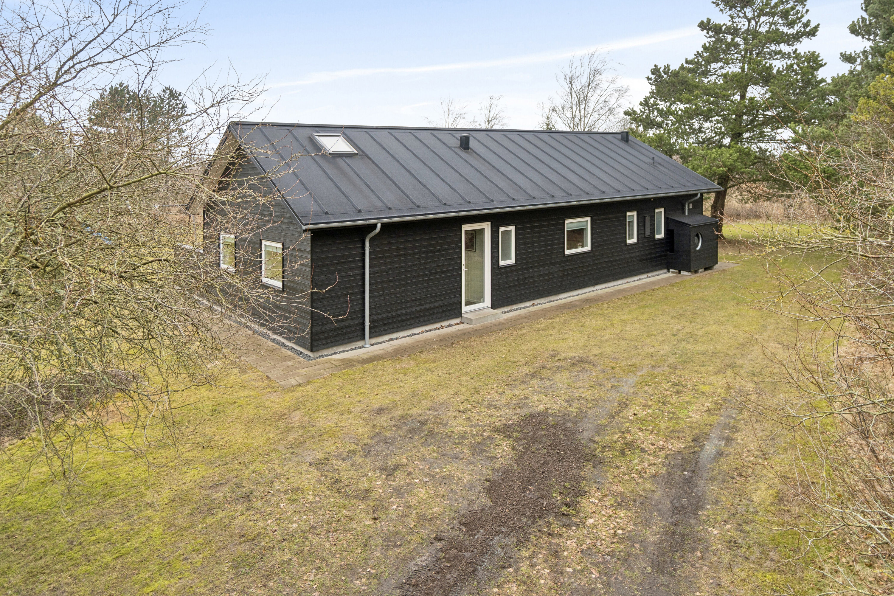 Fremhævet set fra haven billede i fuldskærmstilstand. Billede af Østervej 27, Tversted, 9881 Bindslev