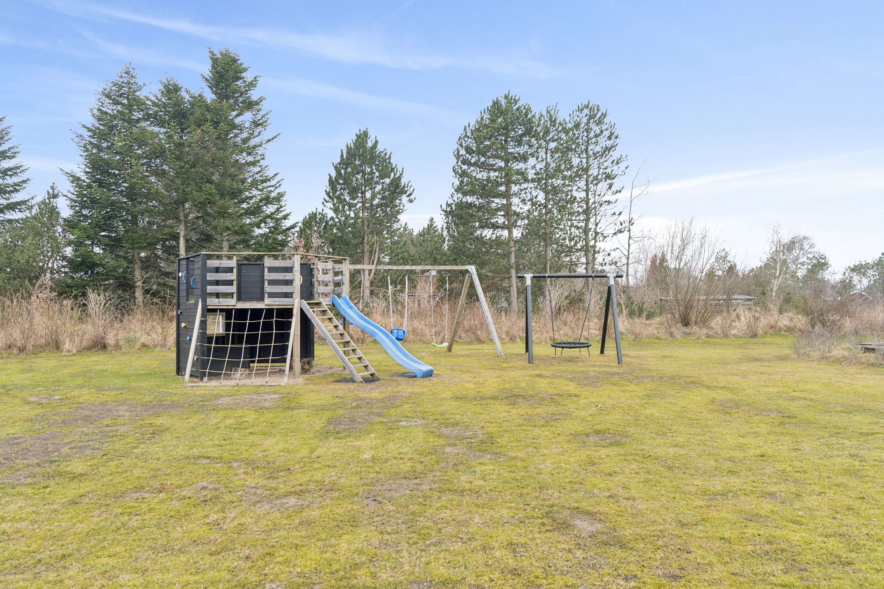 Fremhævet udendørs billede i fuldskærmstilstand. Billede af Østervej 27, Tversted, 9881 Bindslev