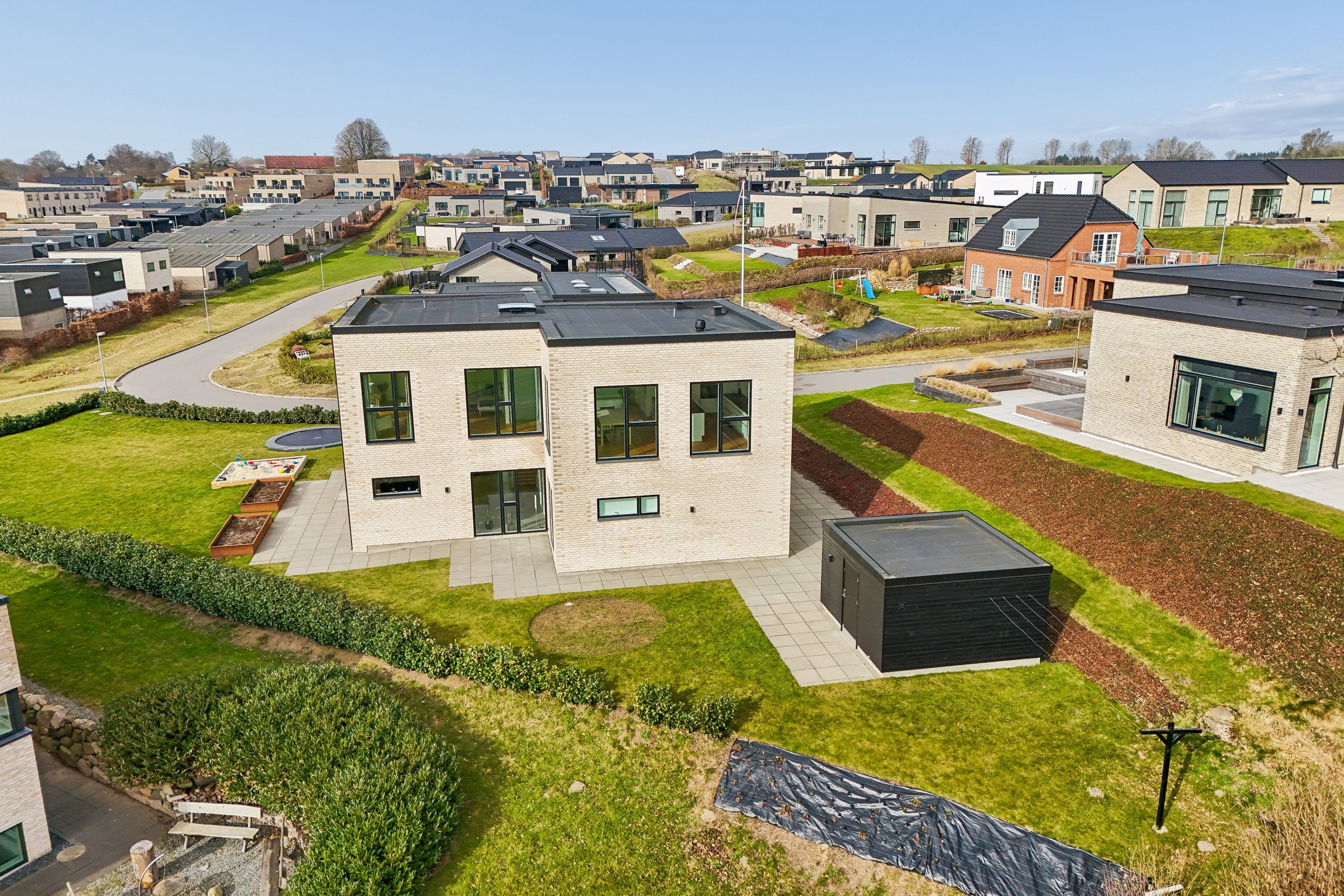 Fremhævet andet billede i fuldskærmstilstand. Billede af Haarbakken 24, 8382 Hinnerup