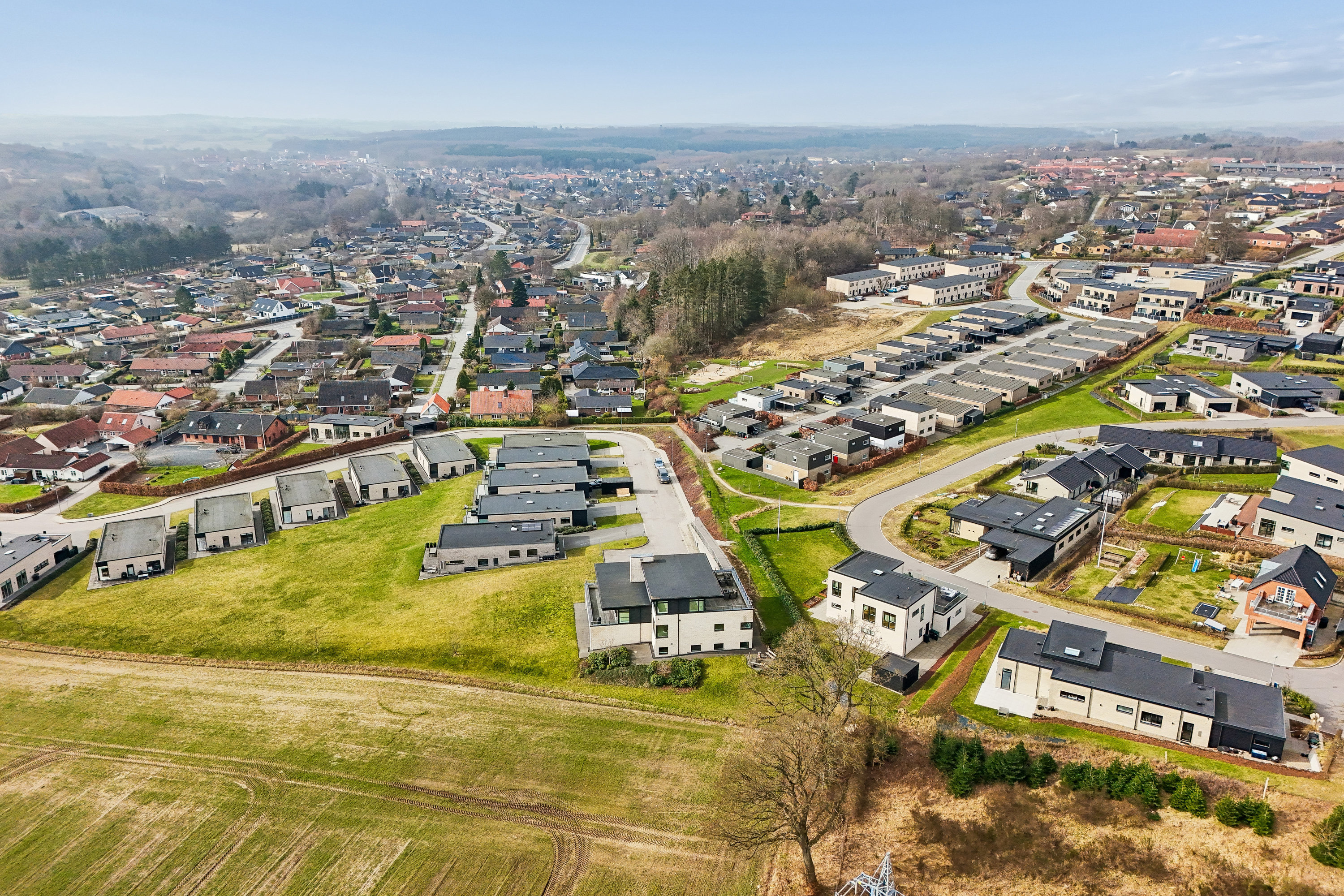 Fremhævet luftfoto billede i fuldskærmstilstand. Billede af Haarbakken 24, 8382 Hinnerup