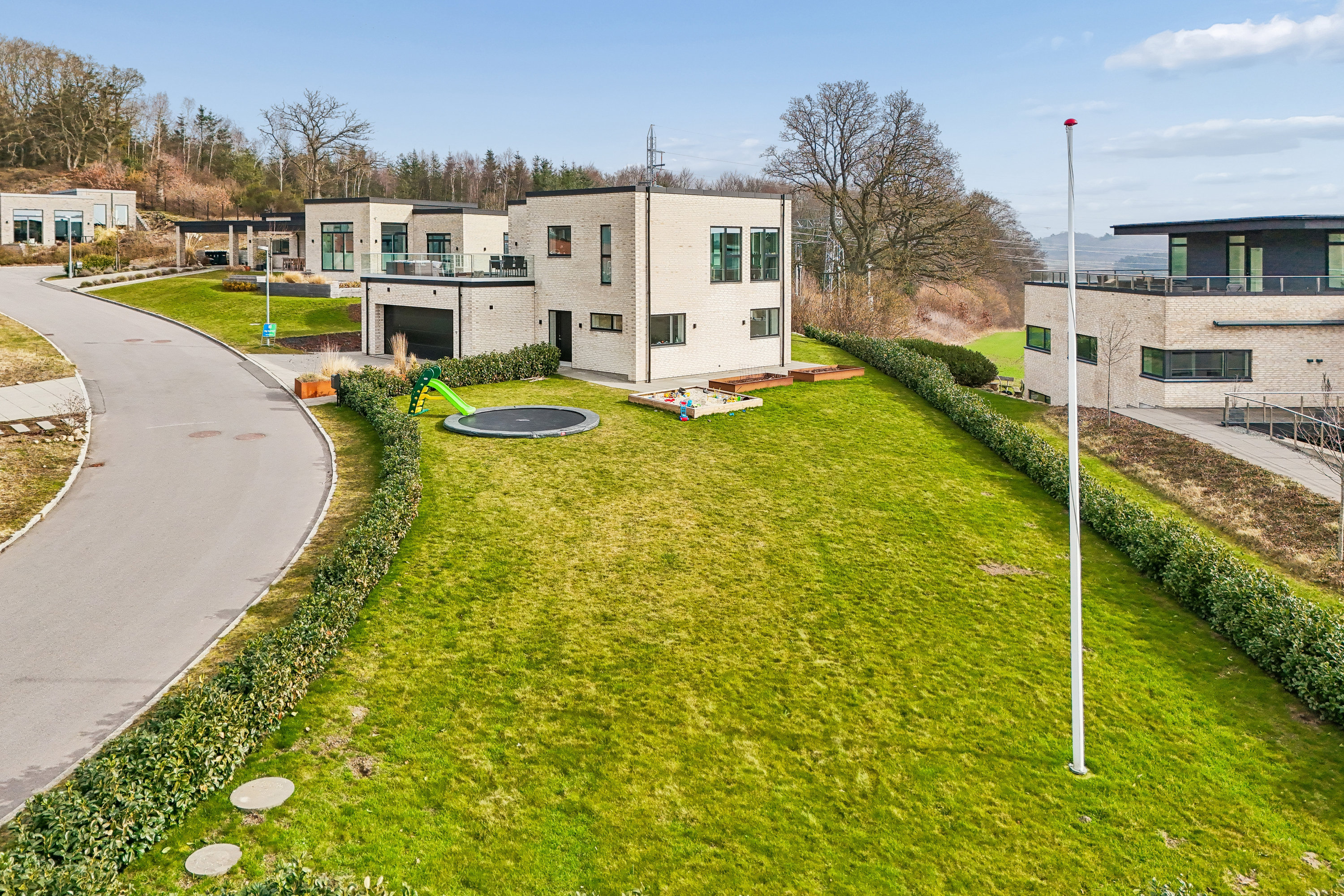 Fremhævet andet billede i fuldskærmstilstand. Billede af Haarbakken 24, 8382 Hinnerup