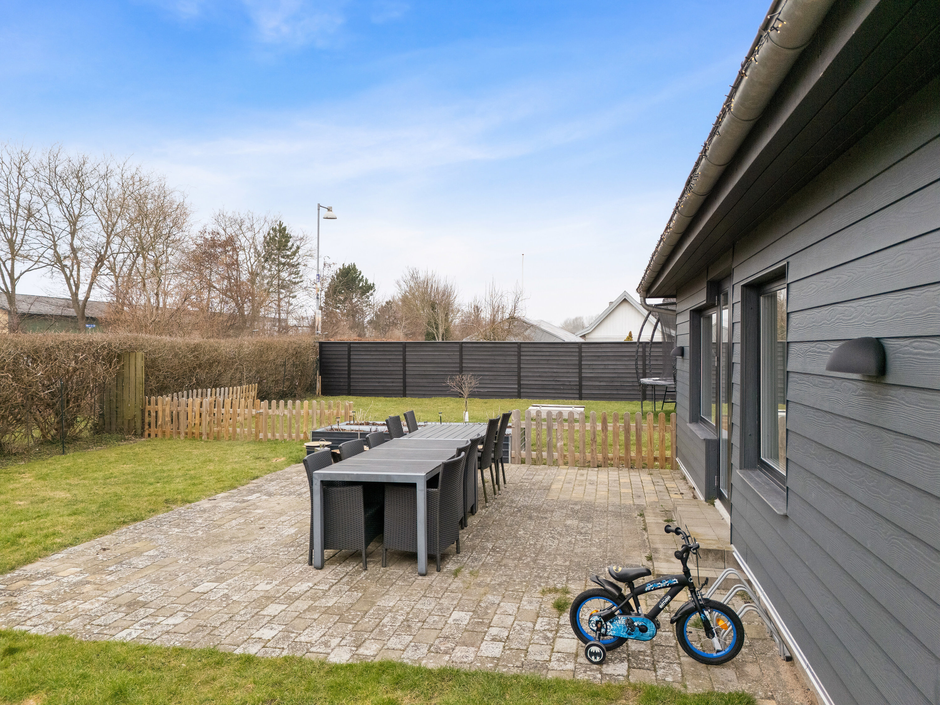 Fremhævet terrasse billede i fuldskærmstilstand. Billede af Snebærvej 2, 4540 Fårevejle