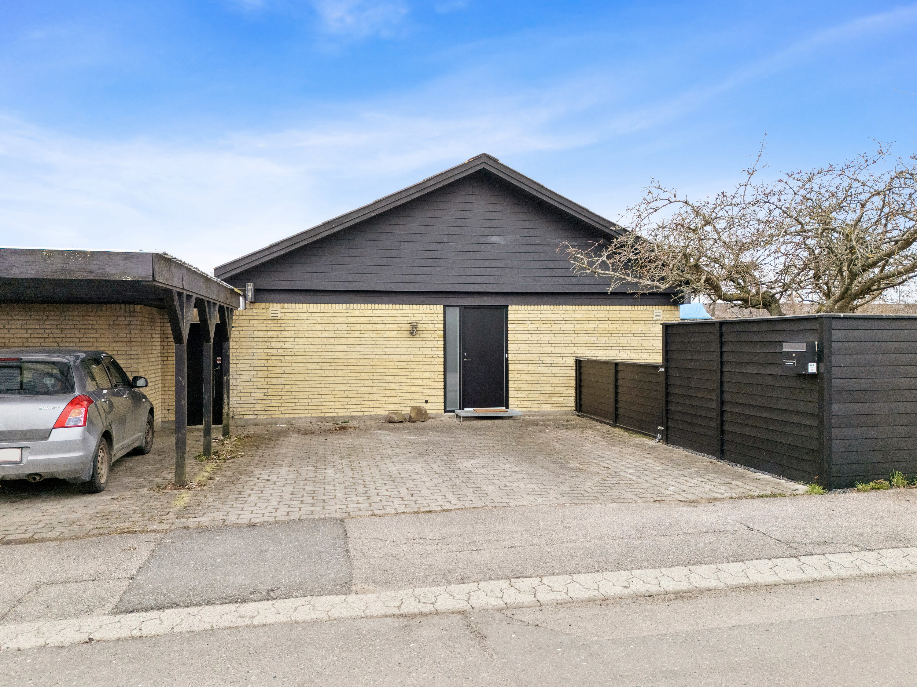 Fremhævet set fra vejen billede i fuldskærmstilstand. Billede af Snebærvej 2, 4540 Fårevejle