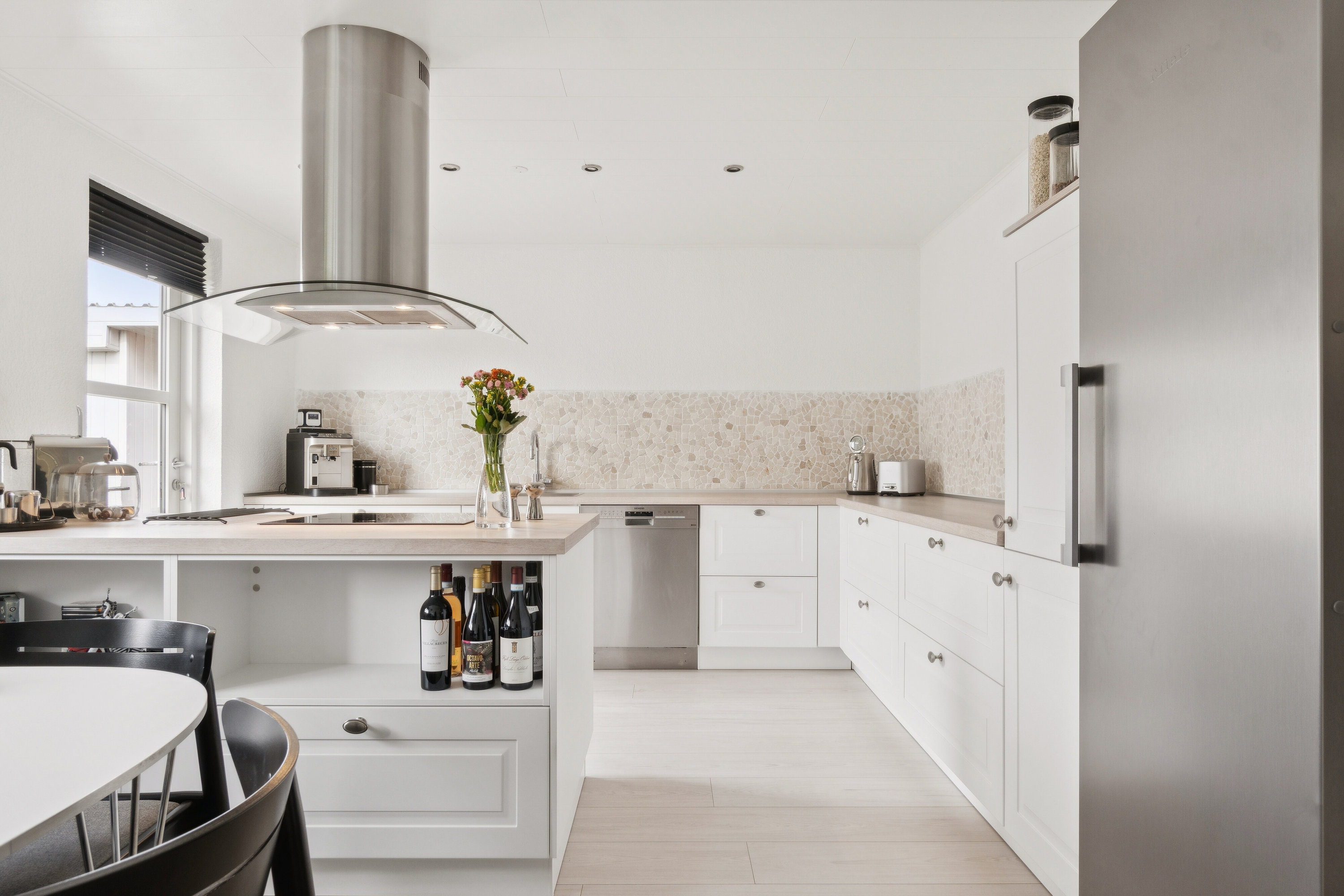 Fremhævet køkken billede i fuldskærmstilstand. Billede af Mikkelhøj 91, Karrebæk, 4736 Karrebæksminde