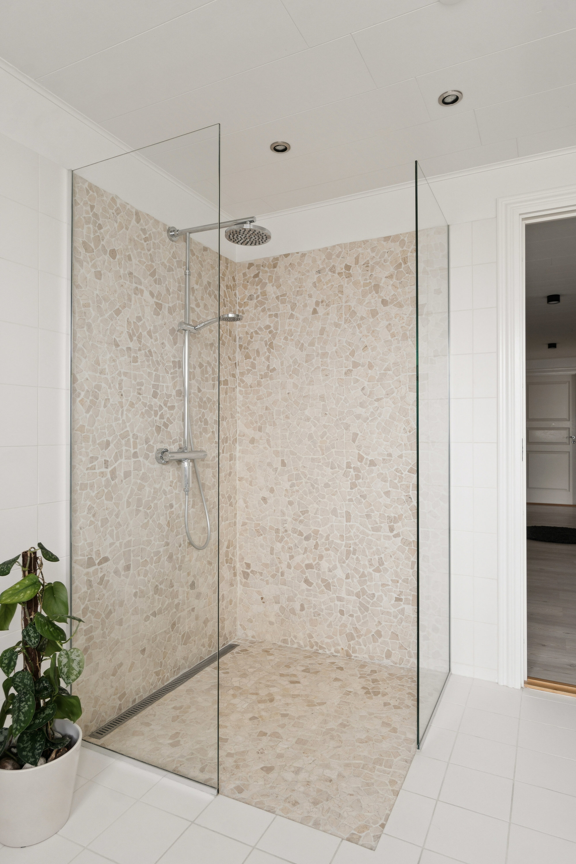 Fremhævet badeværelse billede i fuldskærmstilstand. Billede af Mikkelhøj 91, Karrebæk, 4736 Karrebæksminde