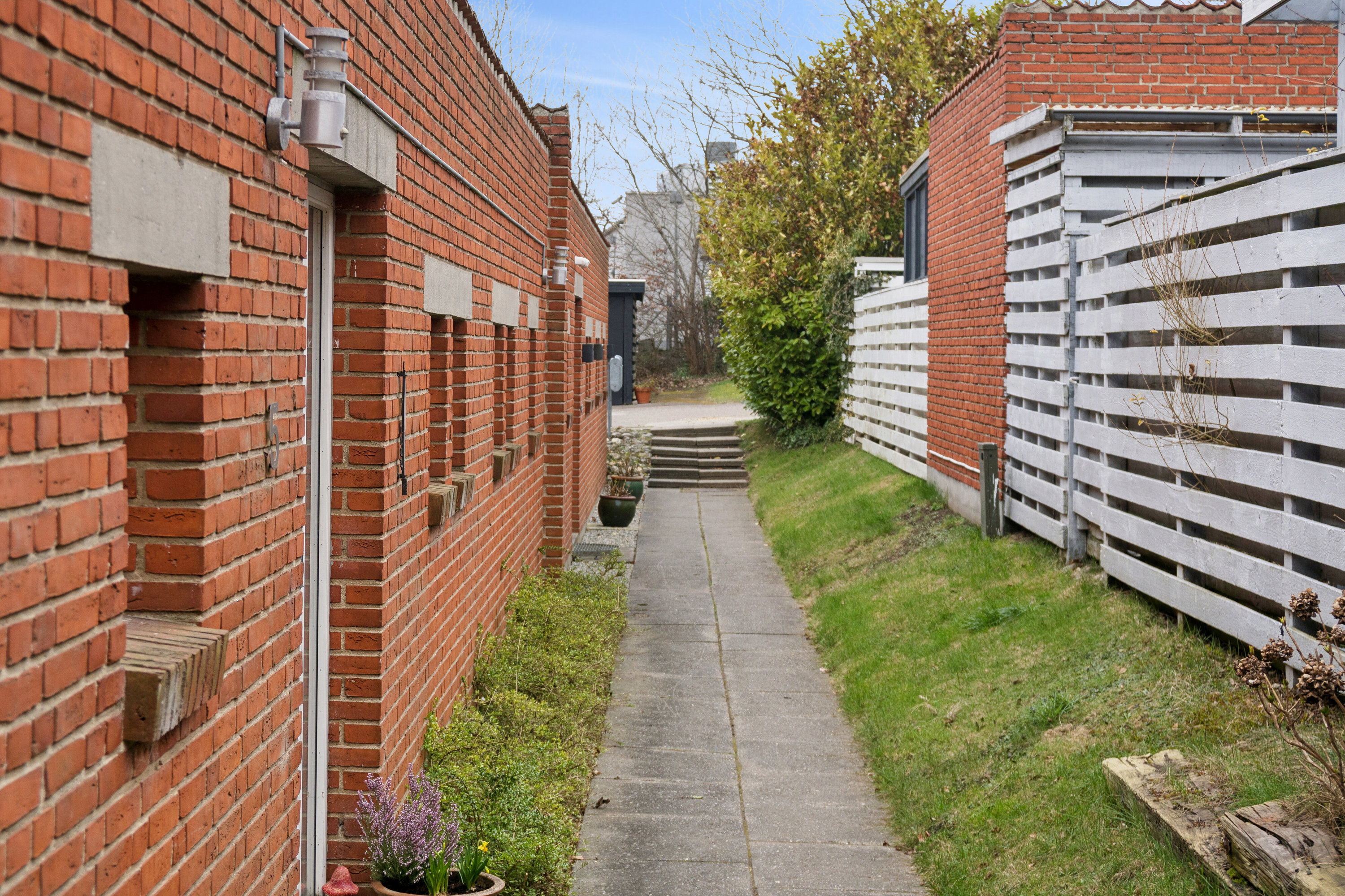 Fremhævet udendørs billede i fuldskærmstilstand. Billede af Nøddehegnet 5, 8220 Brabrand