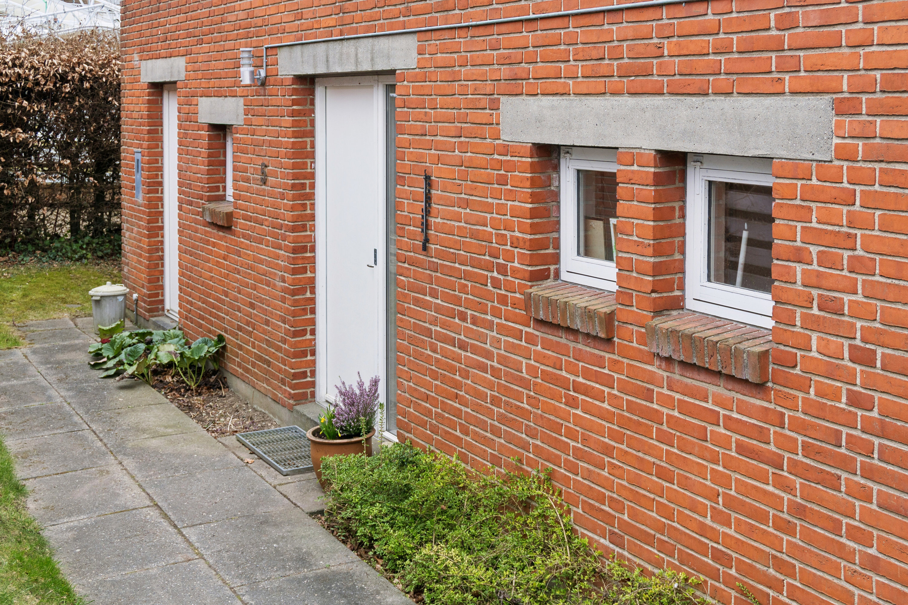 Fremhævet udendørs billede i fuldskærmstilstand. Billede af Nøddehegnet 5, 8220 Brabrand