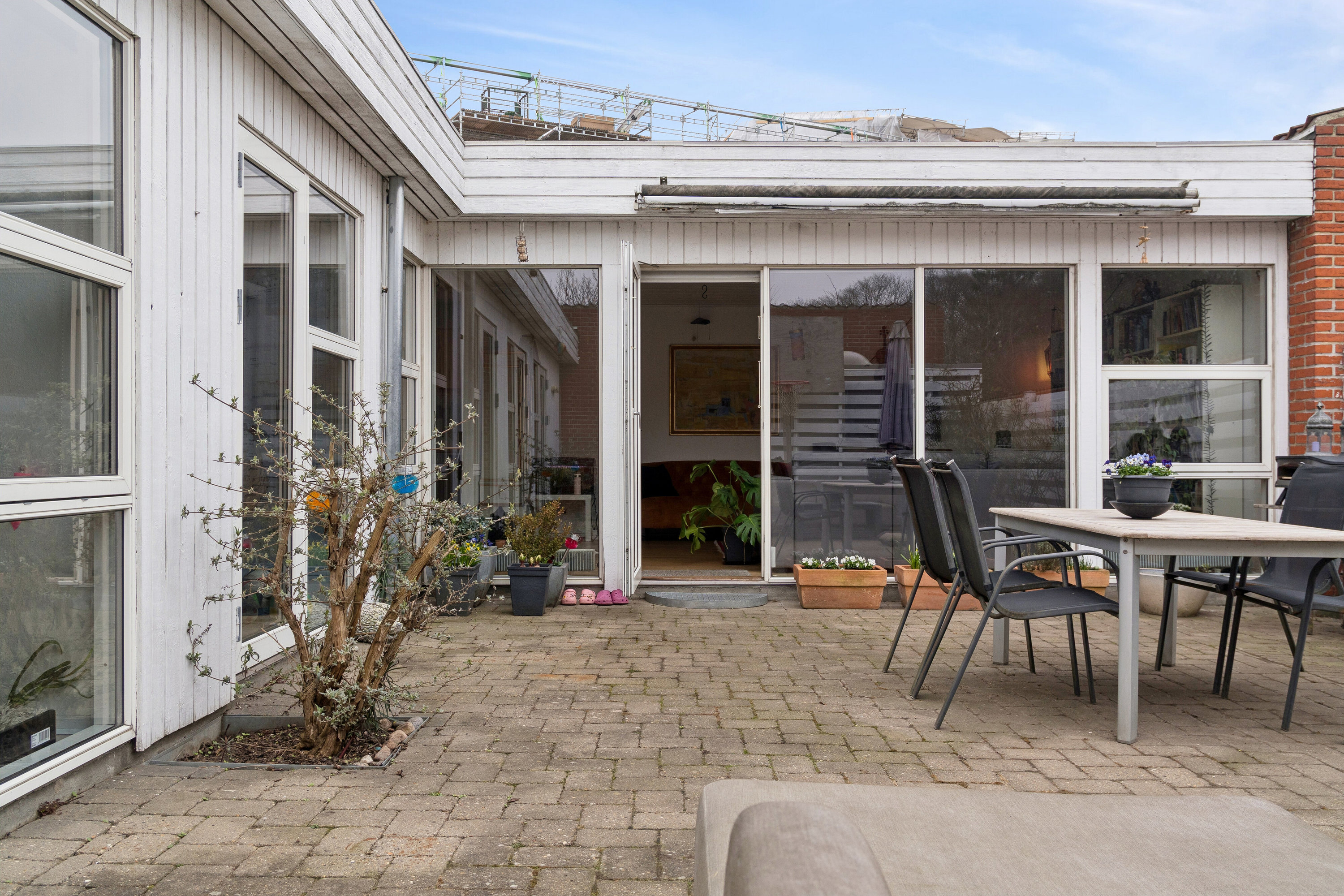 Fremhævet terrasse billede i fuldskærmstilstand. Billede af Nøddehegnet 5, 8220 Brabrand