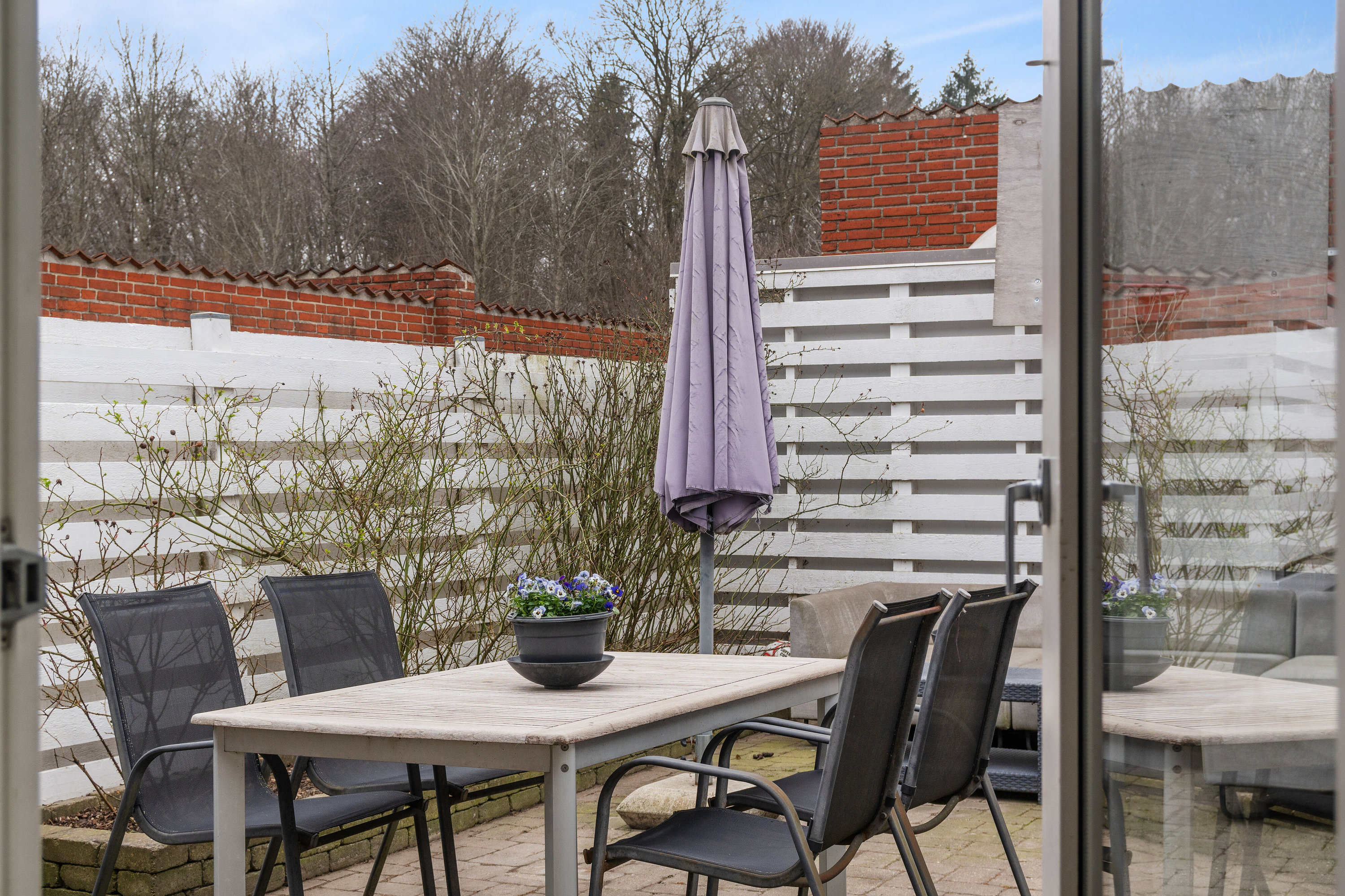 Fremhævet terrasse billede i fuldskærmstilstand. Billede af Nøddehegnet 5, 8220 Brabrand