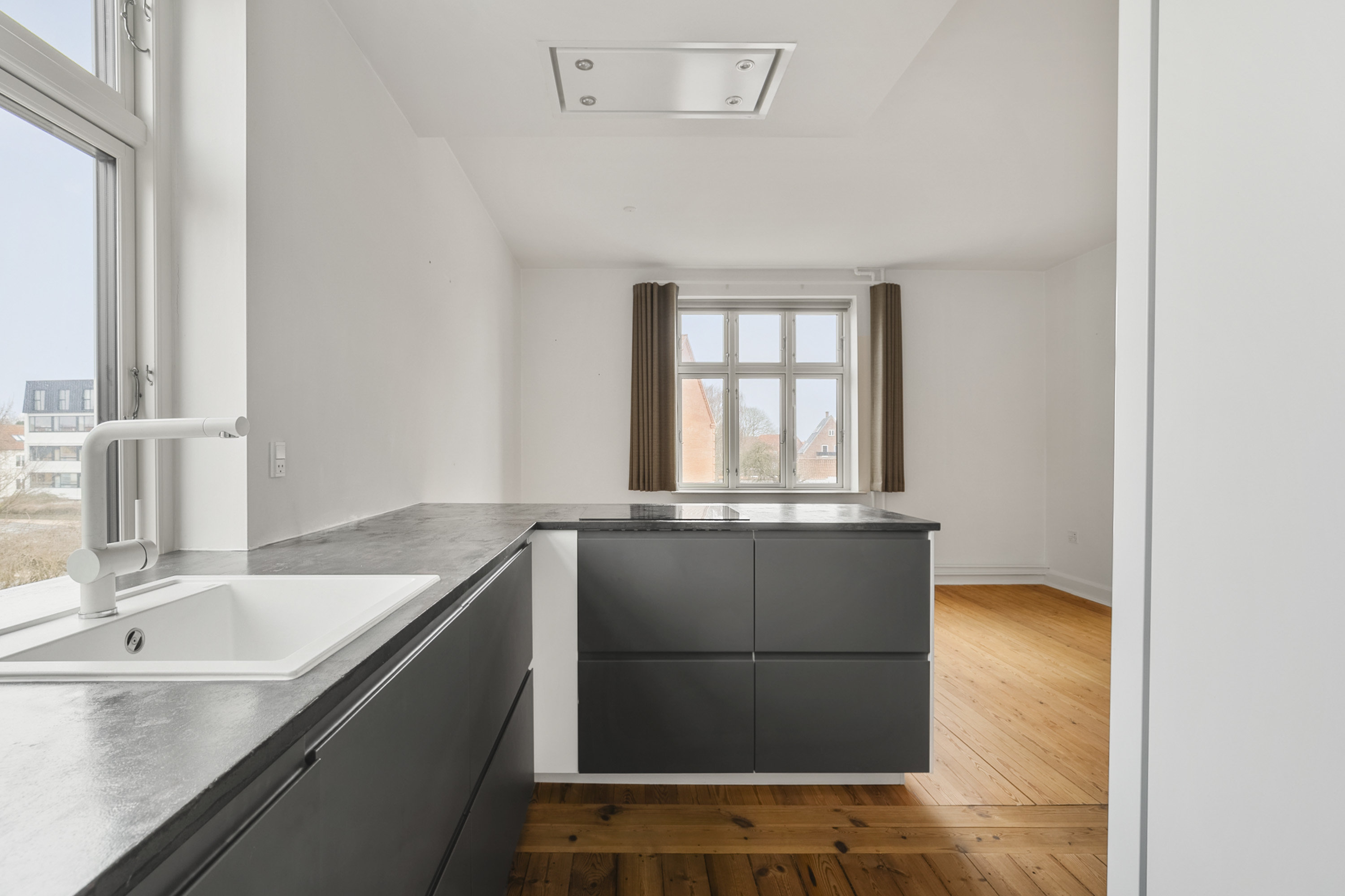 Fremhævet køkken billede i fuldskærmstilstand. Billede af Plumsgade 1, 1. tv., 5000 Odense C