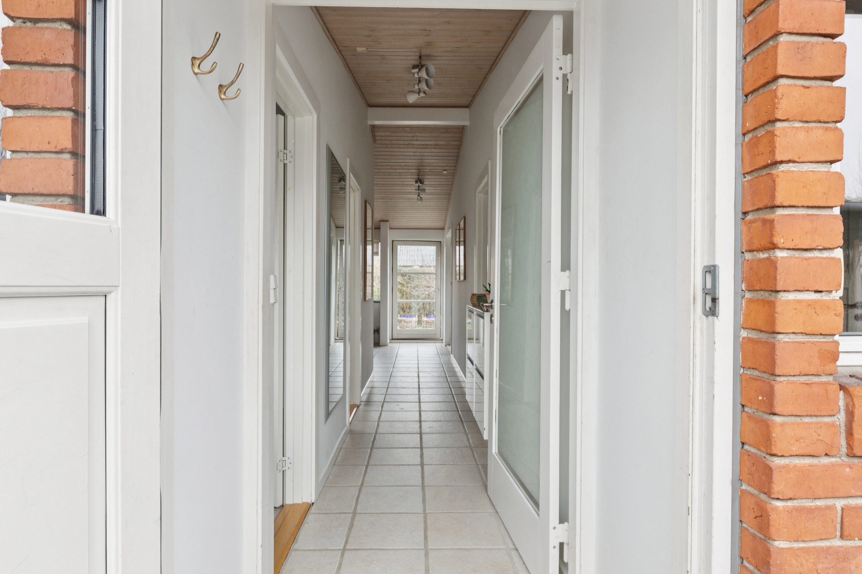 Fremhævet gang billede i fuldskærmstilstand. Billede af Sankt Mikkels Alle 3, 2630 Taastrup