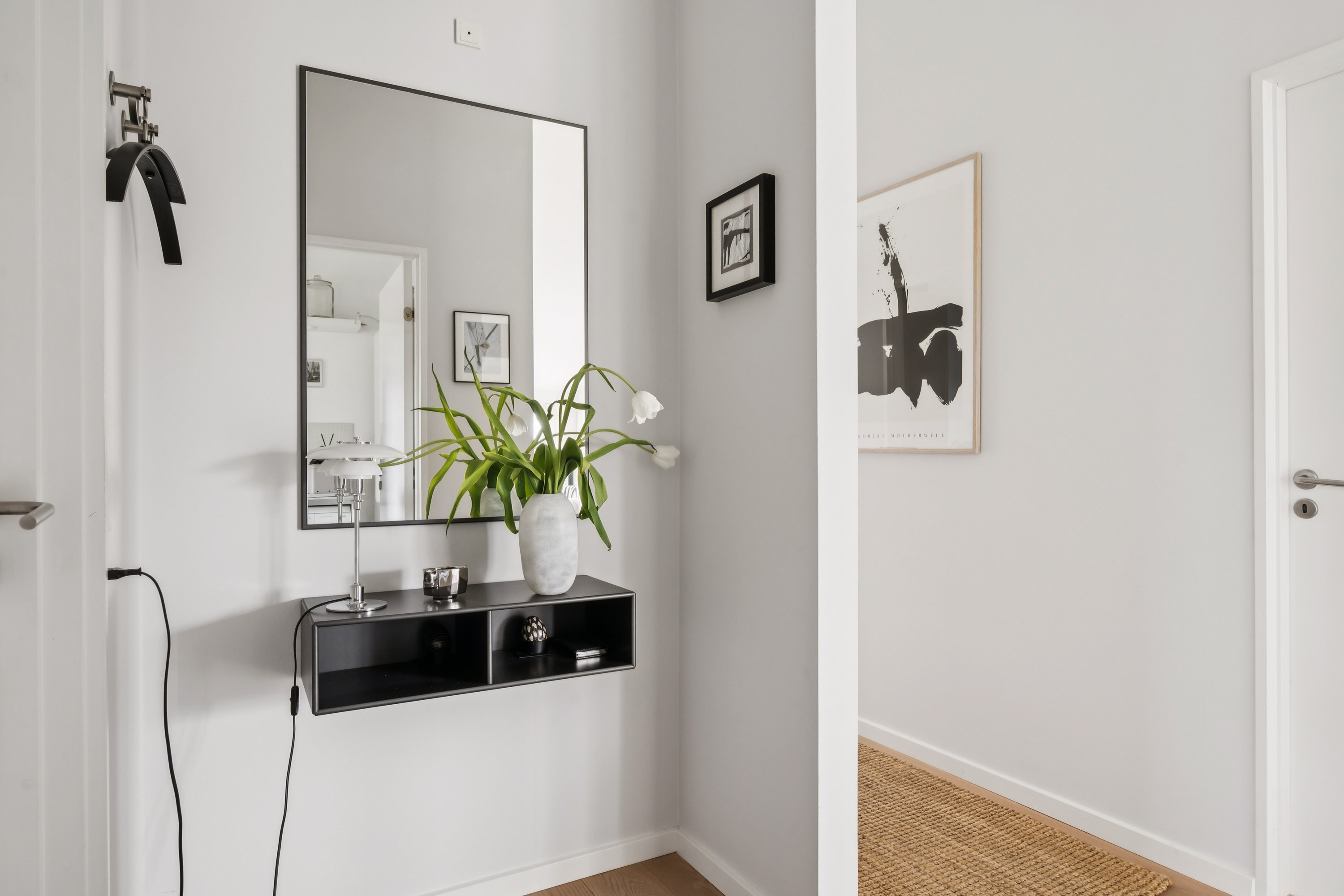 Fremhævet gang billede i fuldskærmstilstand. Billede af Gransangervej 9, 8250 Egå