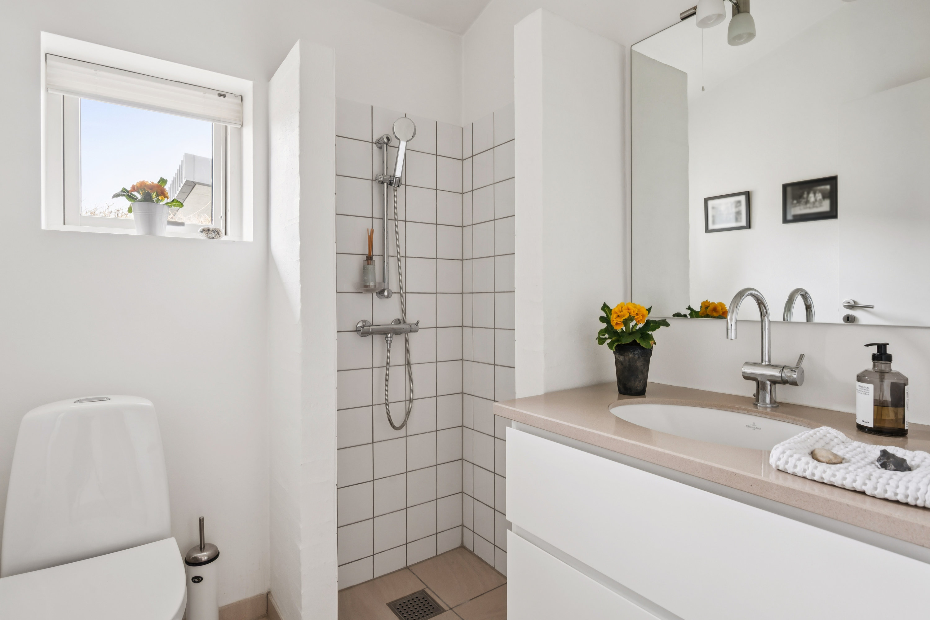 Fremhævet badeværelse billede i fuldskærmstilstand. Billede af Gransangervej 9, 8250 Egå