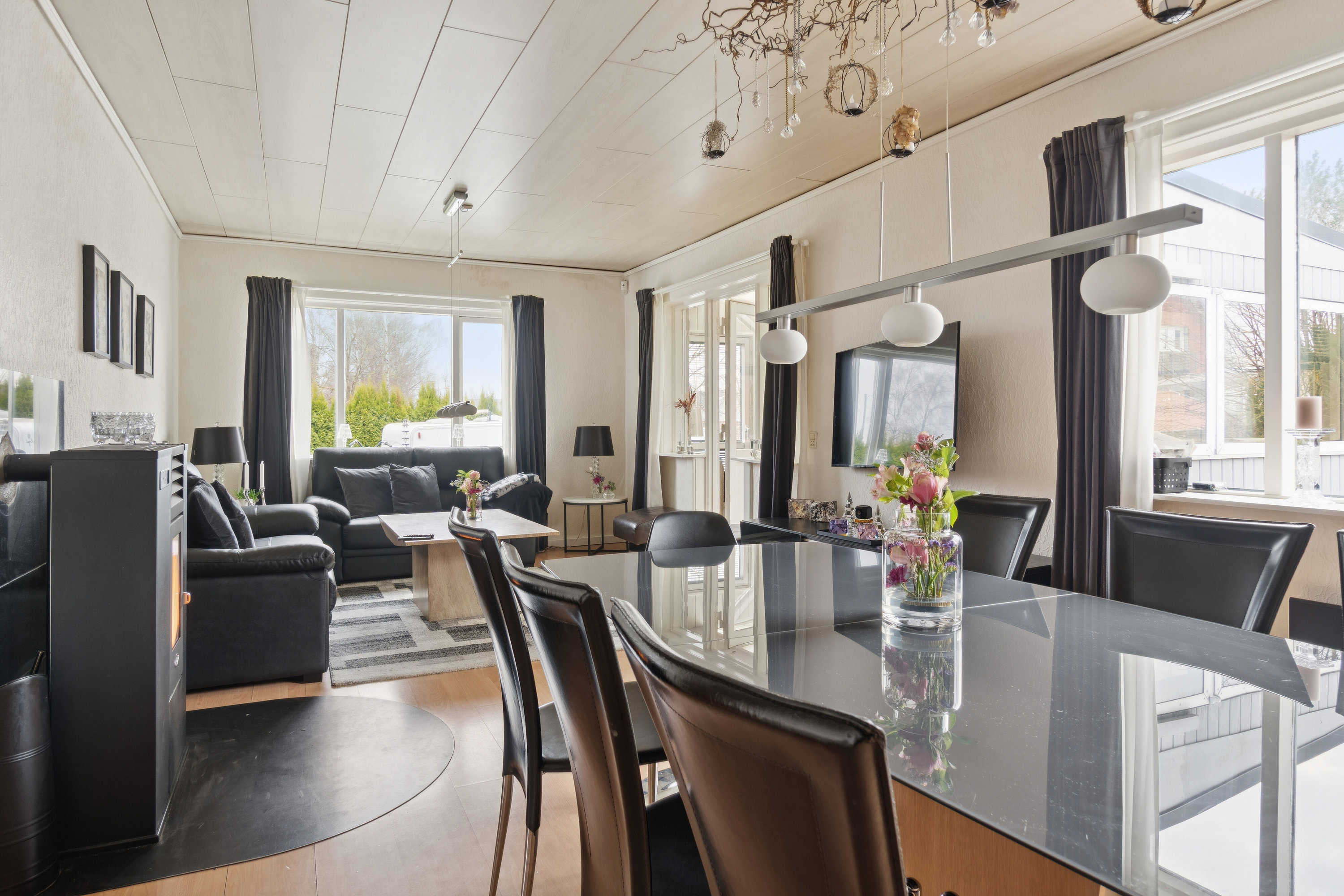 Fremhævet spisestue billede i fuldskærmstilstand. Billede af Resenbrovej 11, 2610 Rødovre