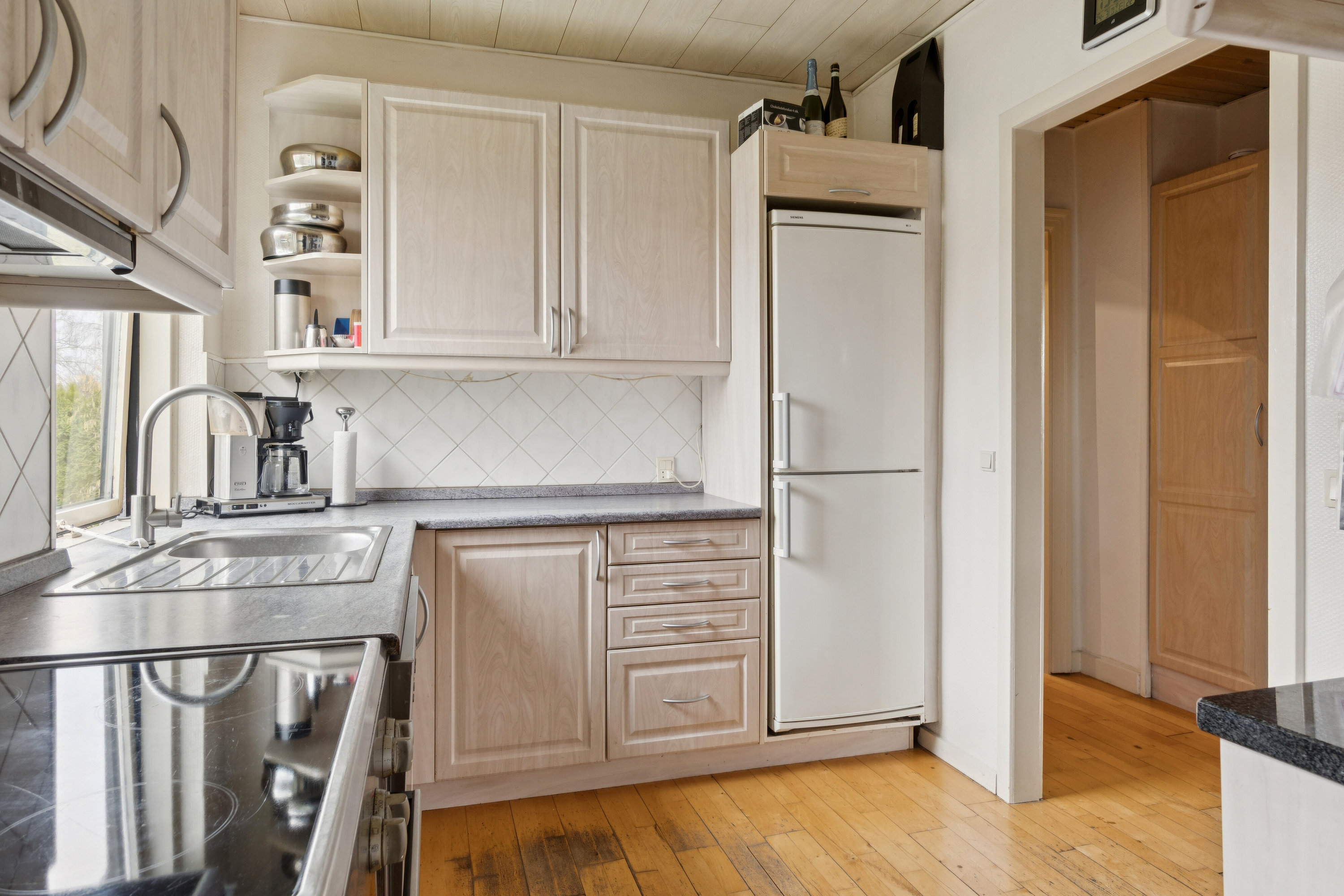 Fremhævet køkken billede i fuldskærmstilstand. Billede af Resenbrovej 11, 2610 Rødovre