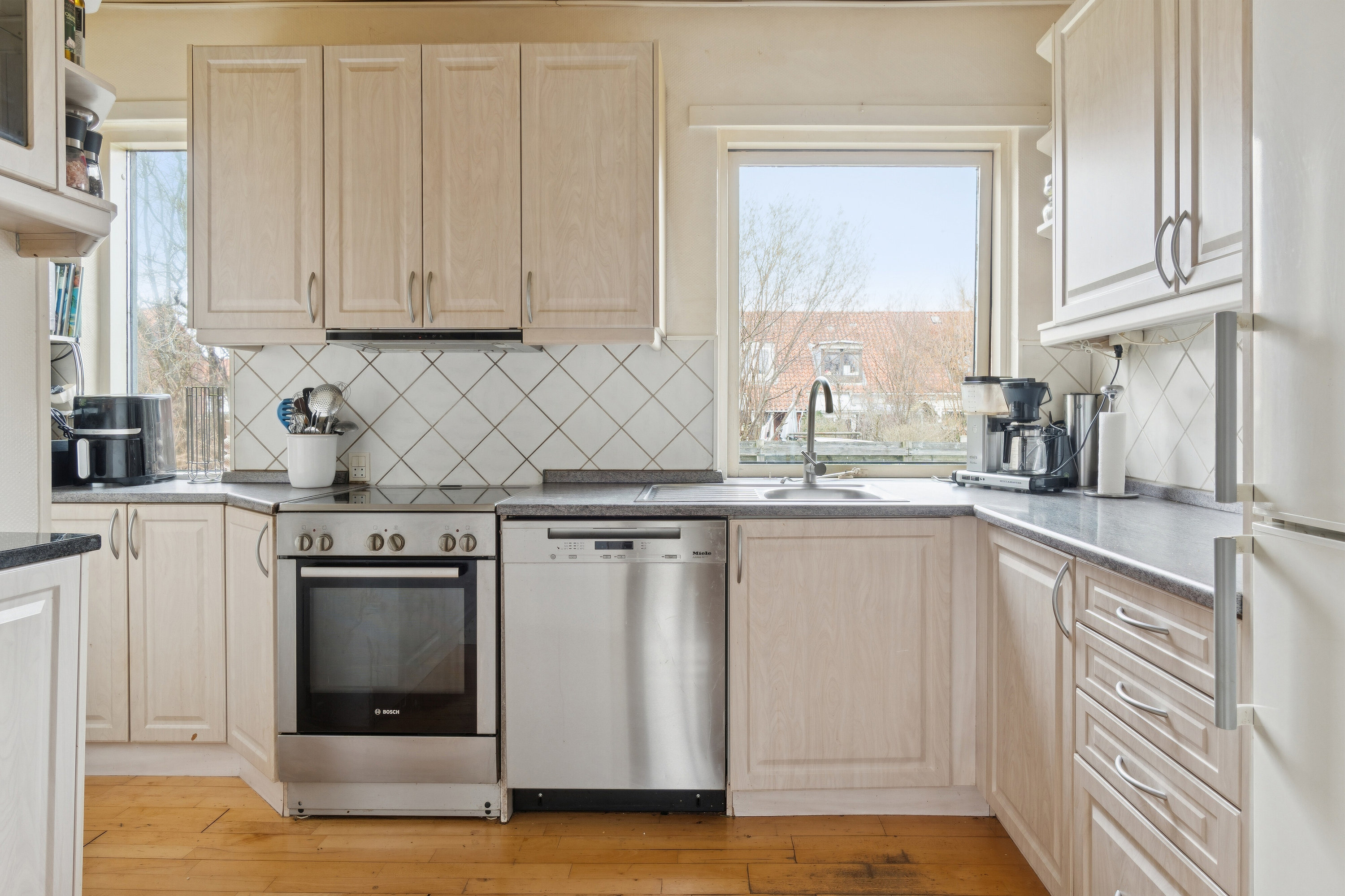 Fremhævet køkken billede i fuldskærmstilstand. Billede af Resenbrovej 11, 2610 Rødovre